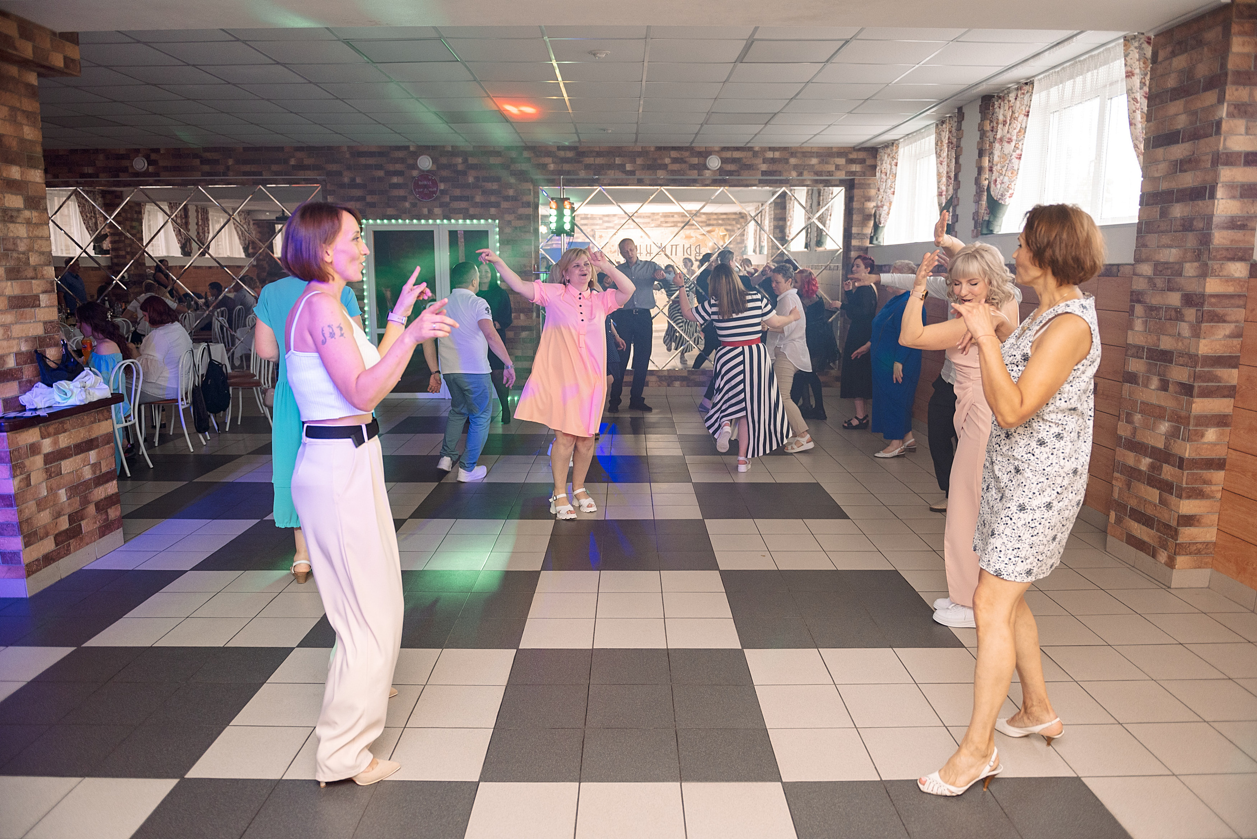 ВЫПУСКНОЙ 9кл. гимназия 91. Семейный, свадебный, школьный фотограф в Железногорске Целуев Андрей
