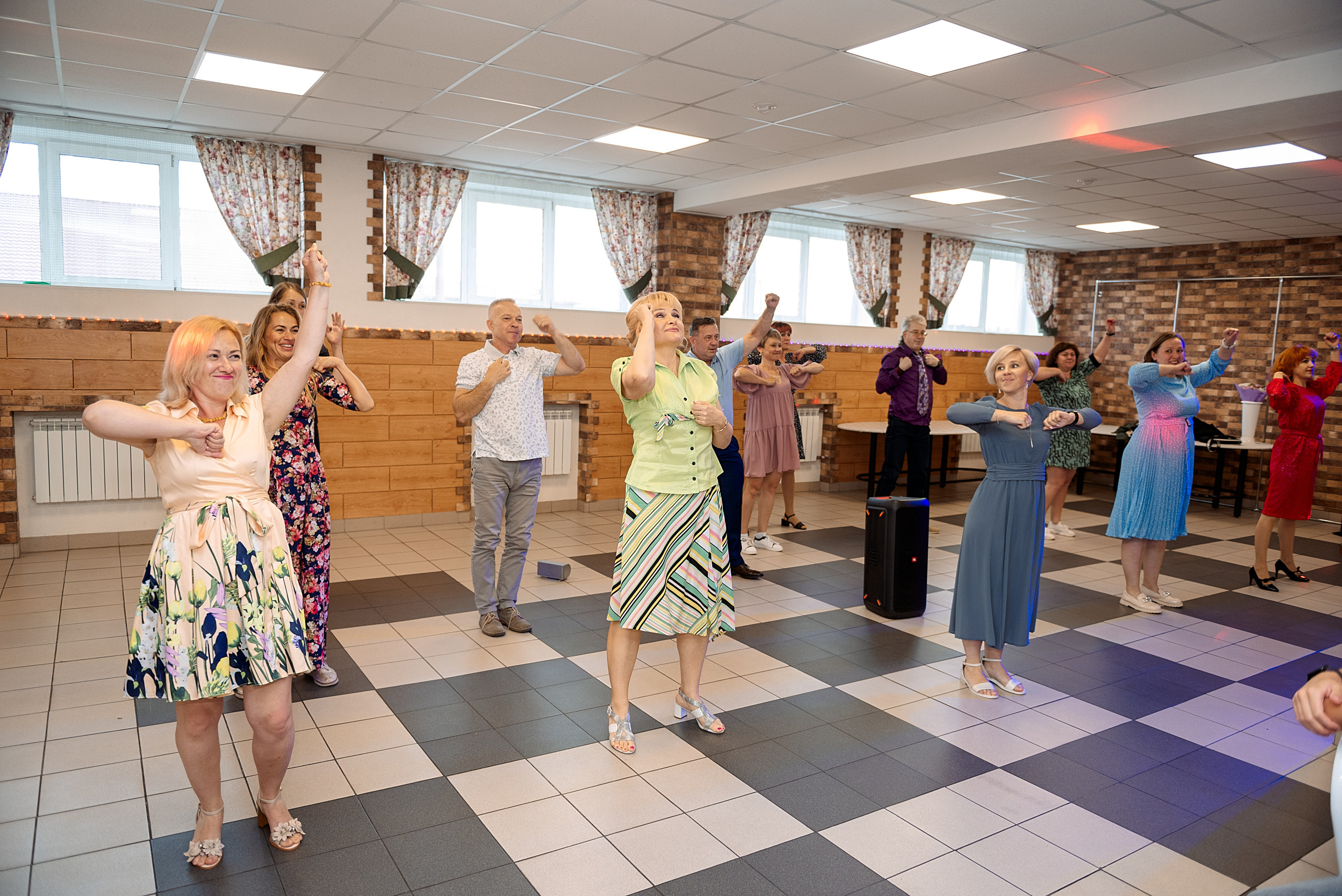 ВЫПУСКНОЙ 9кл. шк.106. Семейный, свадебный, школьный фотограф в Железногорске Целуев Андрей