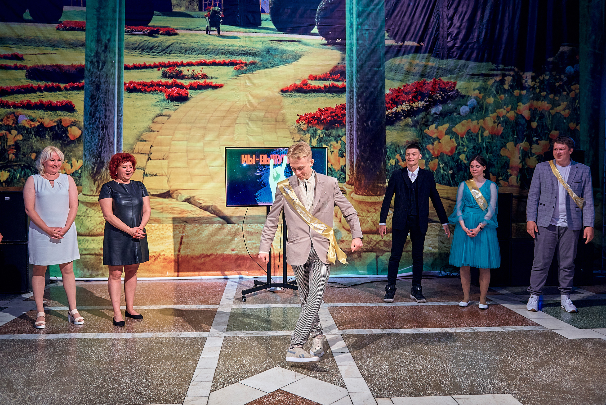 Выпускной 11 кл школа 100 2021 г. Семейный, свадебный, школьный фотограф в Железногорске Целуев Андрей