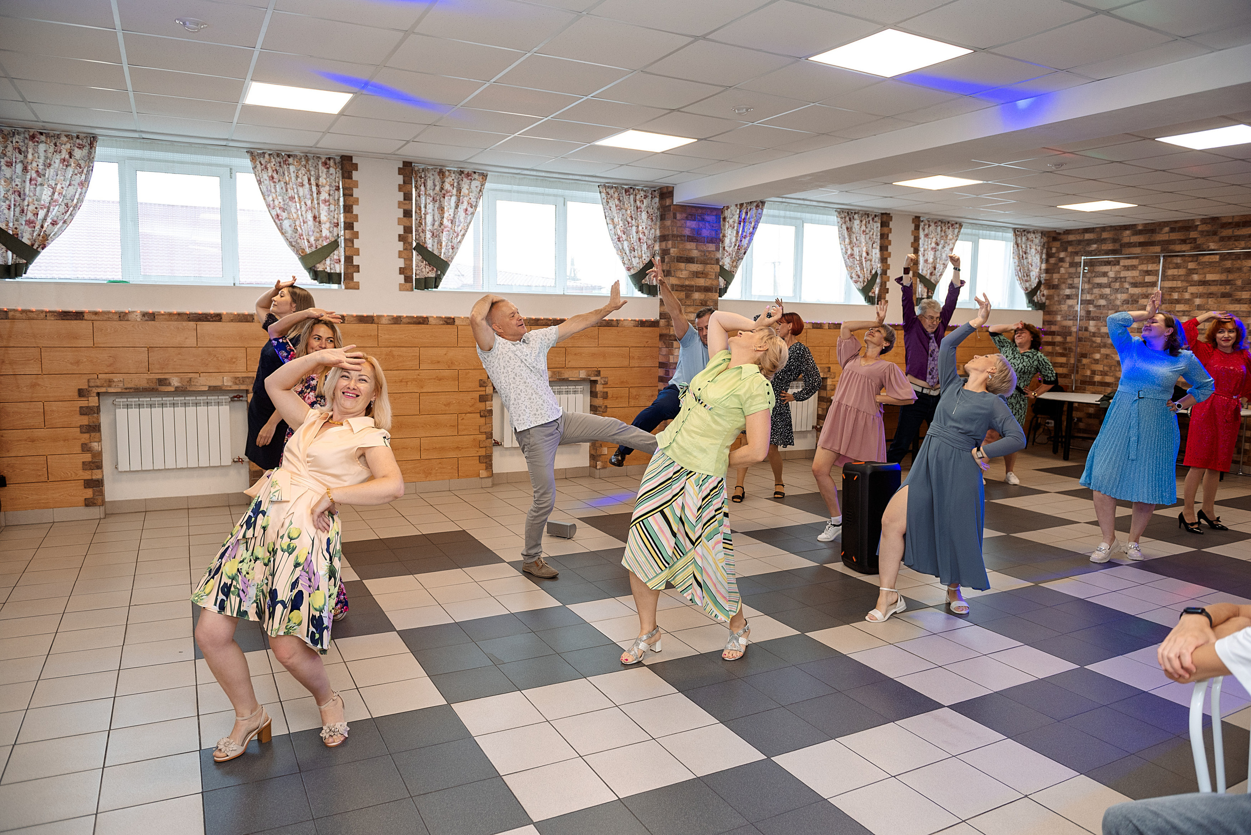 ВЫПУСКНОЙ 9кл. шк.106. Семейный, свадебный, школьный фотограф в Железногорске Целуев Андрей