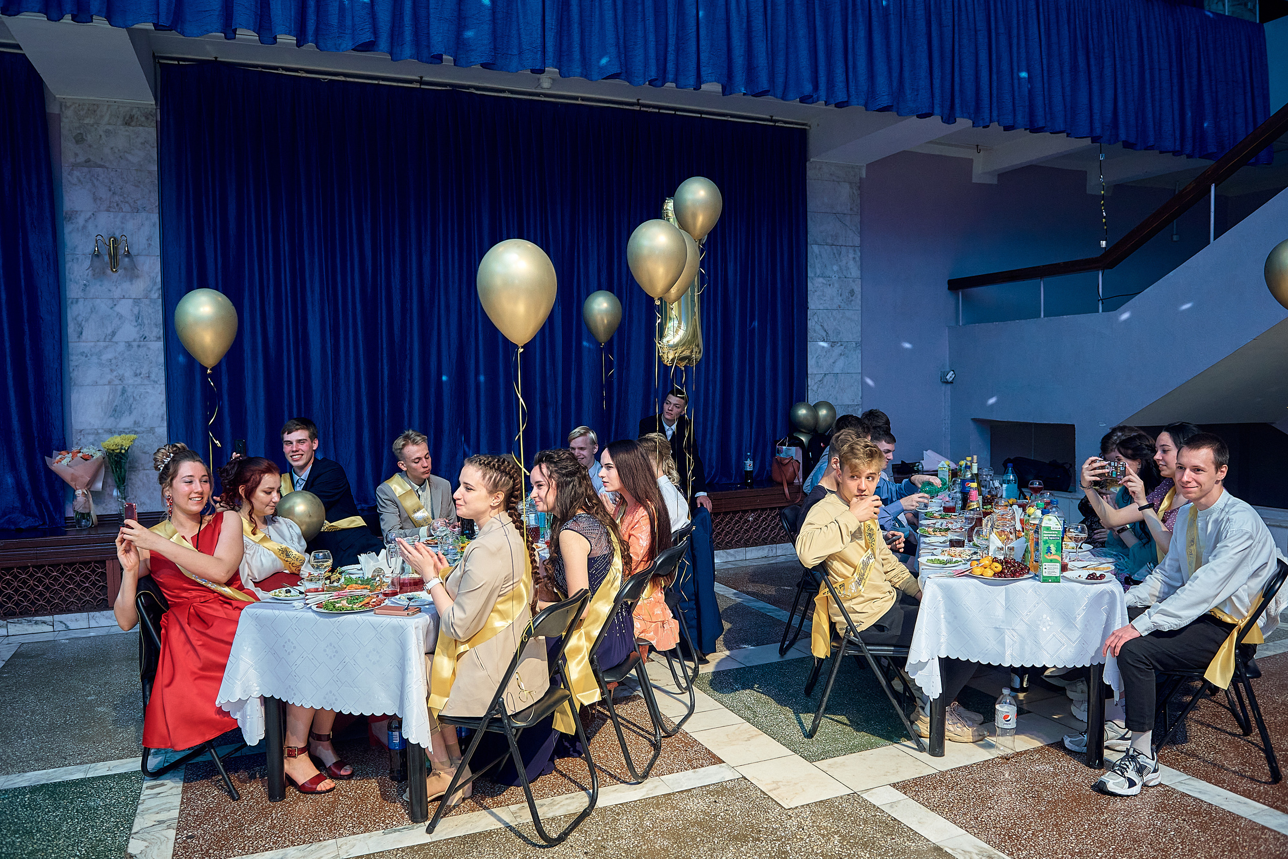 Выпускной 11 кл школа 100 2021 г. Семейный, свадебный, школьный фотограф в Железногорске Целуев Андрей