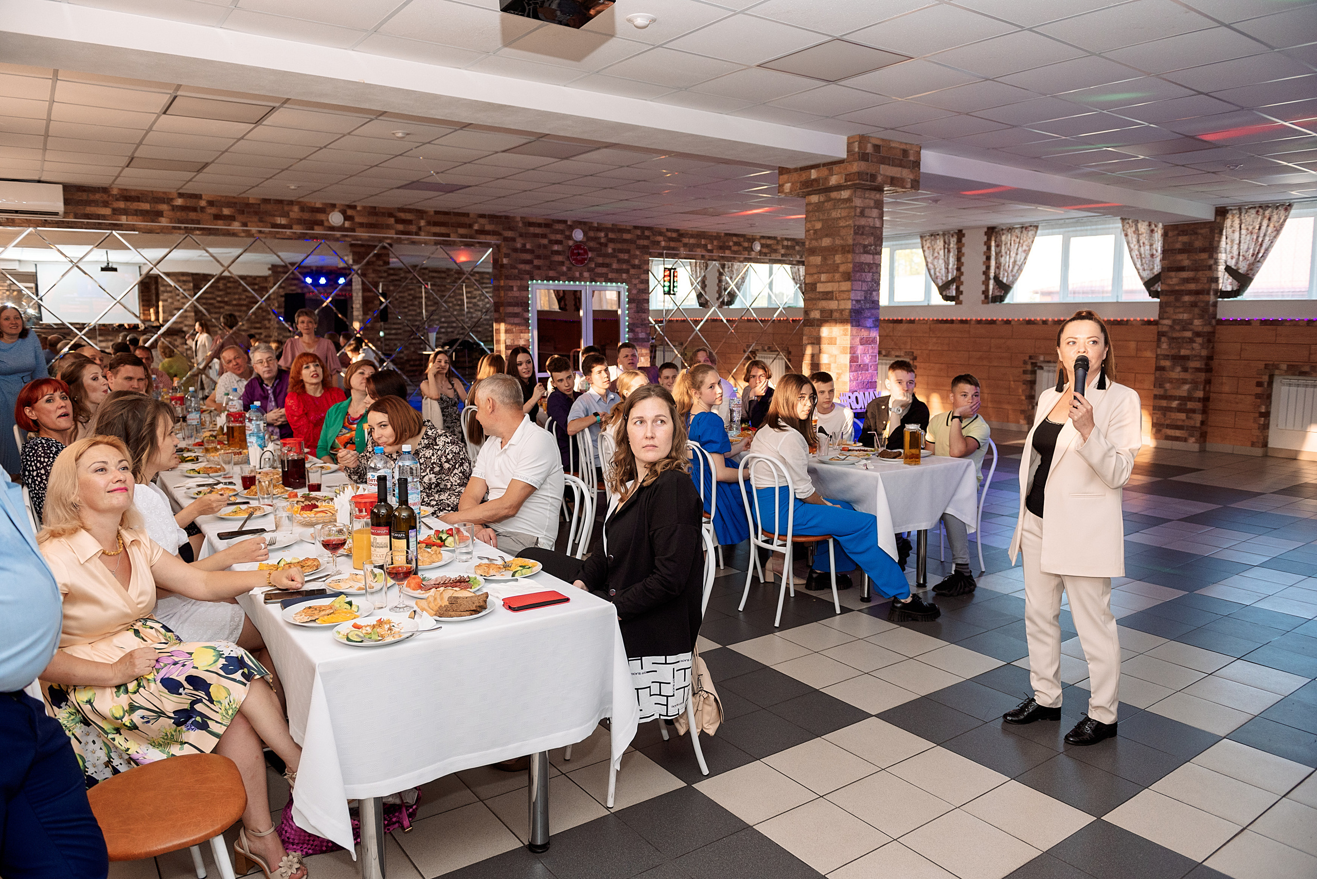 ВЫПУСКНОЙ 9кл. шк.106. Семейный, свадебный, школьный фотограф в Железногорске Целуев Андрей