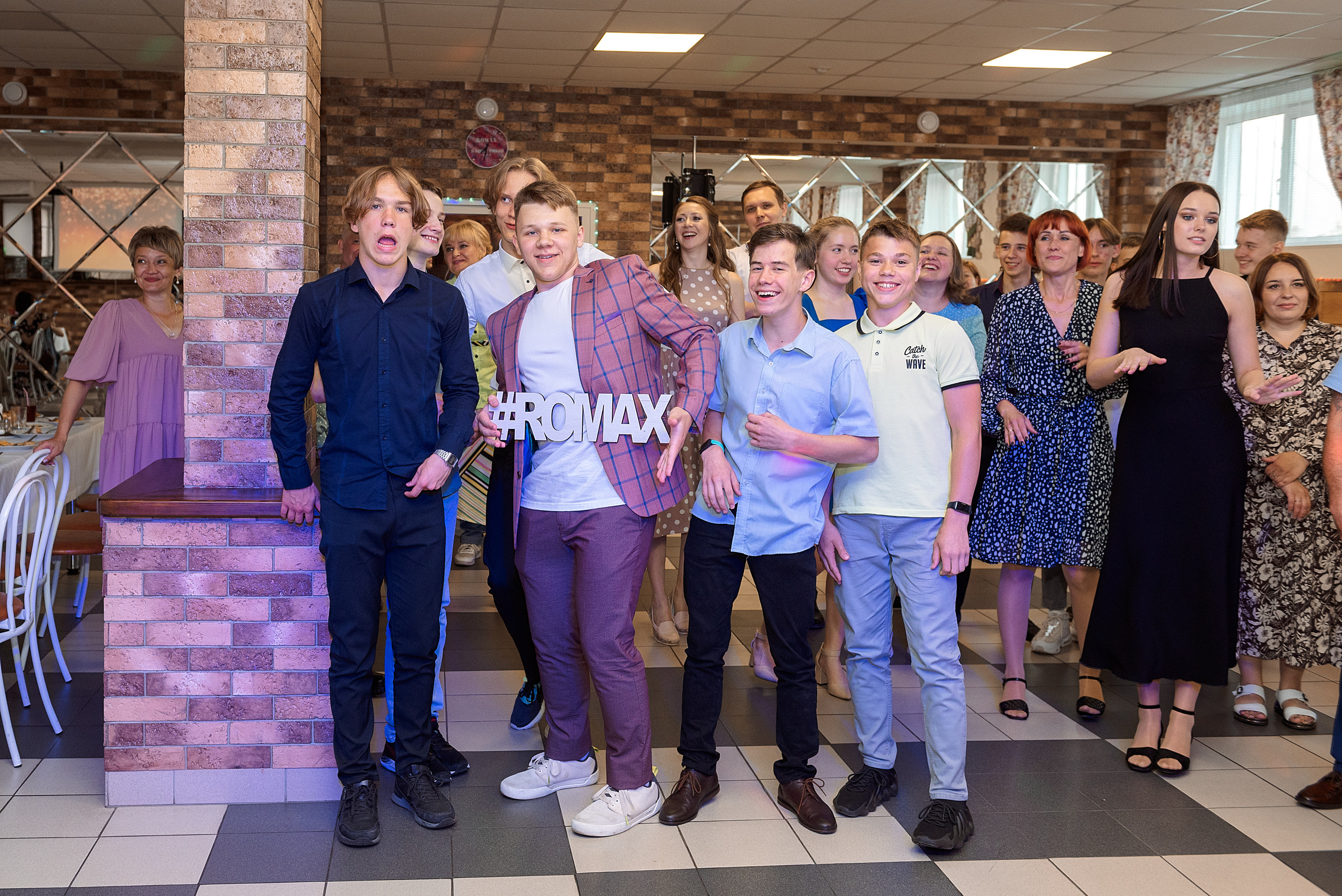 ВЫПУСКНОЙ 9кл. шк.106. Семейный, свадебный, школьный фотограф в Железногорске Целуев Андрей