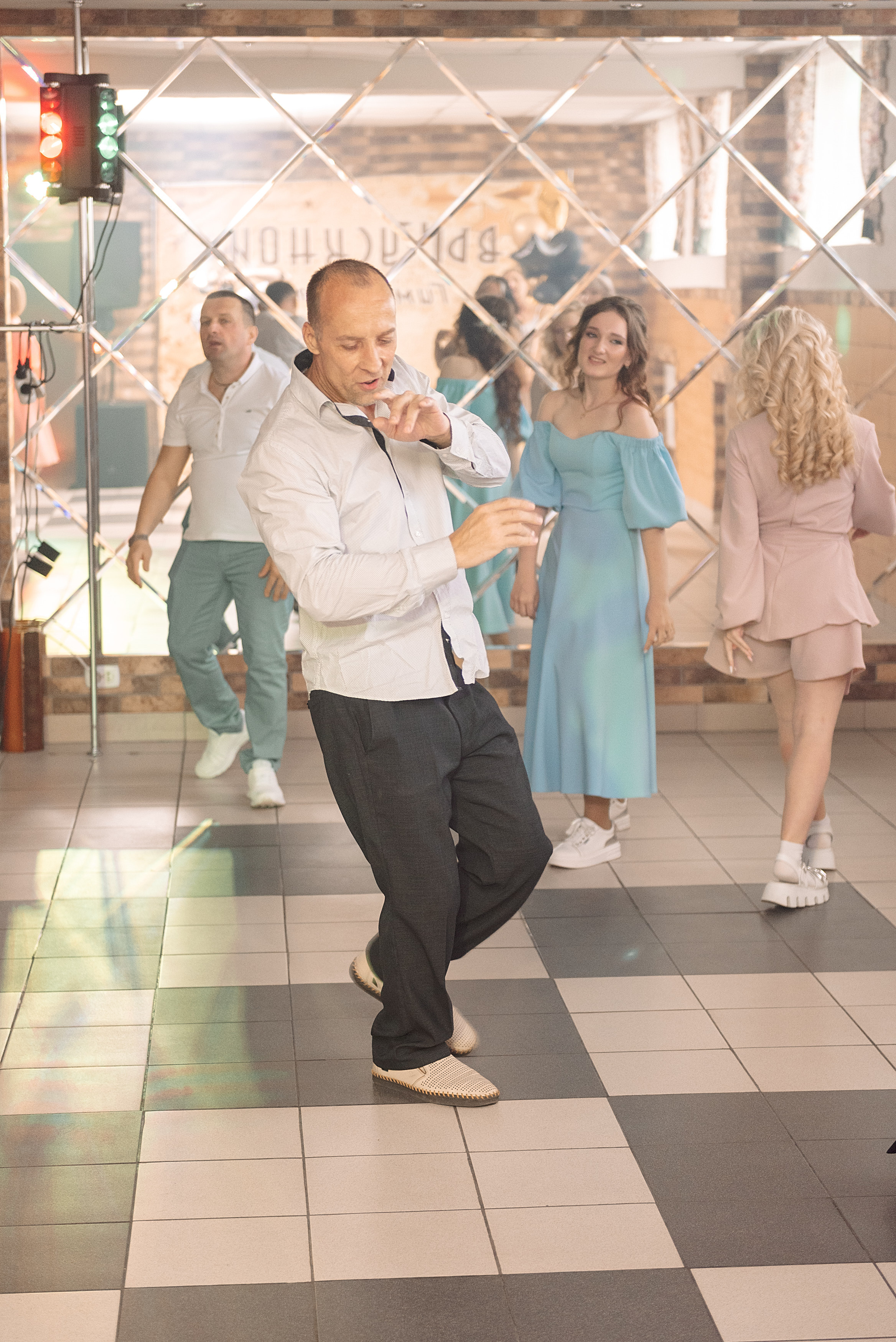 ВЫПУСКНОЙ 9кл. гимназия 91. Семейный, свадебный, школьный фотограф в Железногорске Целуев Андрей