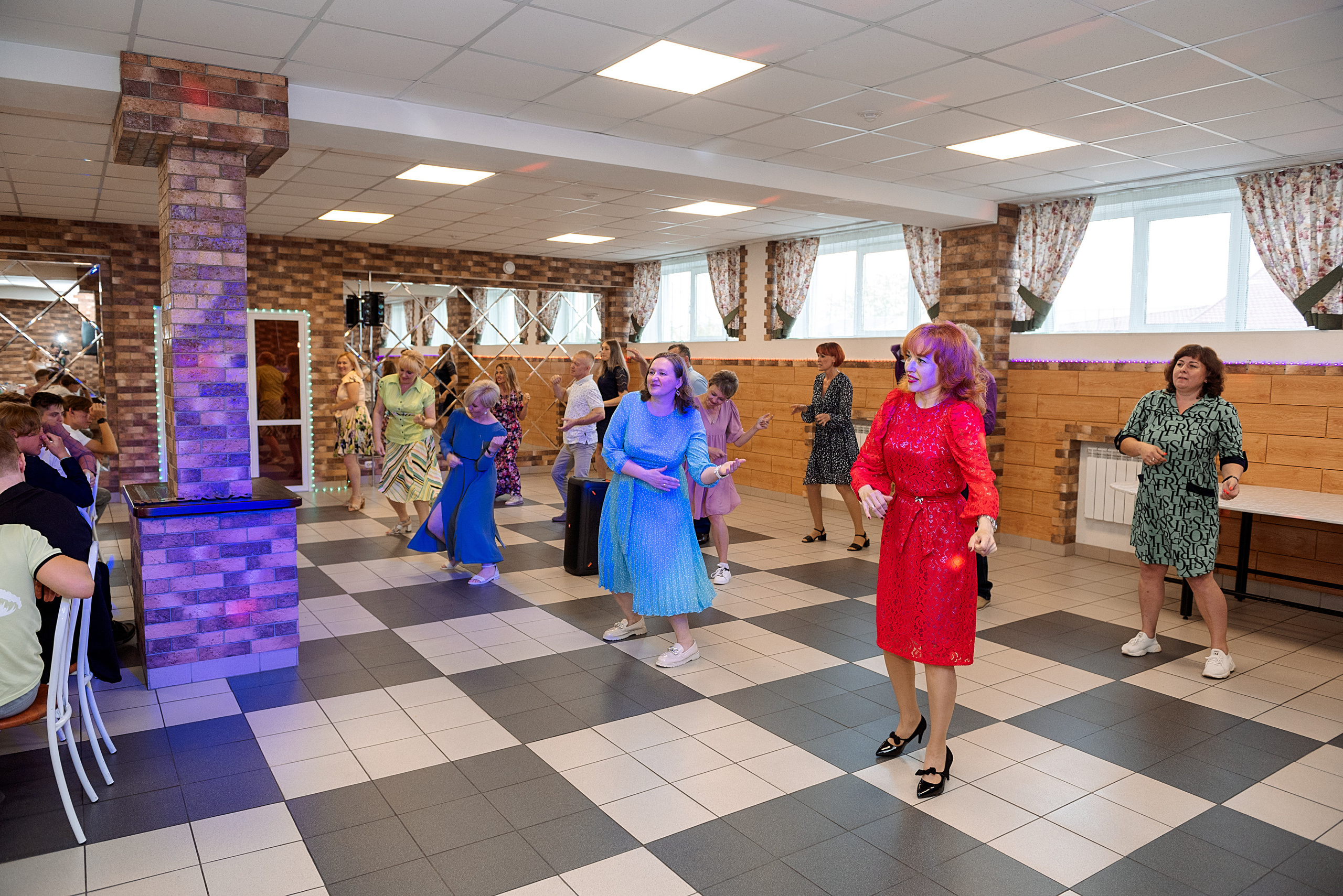 ВЫПУСКНОЙ 9кл. шк.106. Семейный, свадебный, школьный фотограф в Железногорске Целуев Андрей