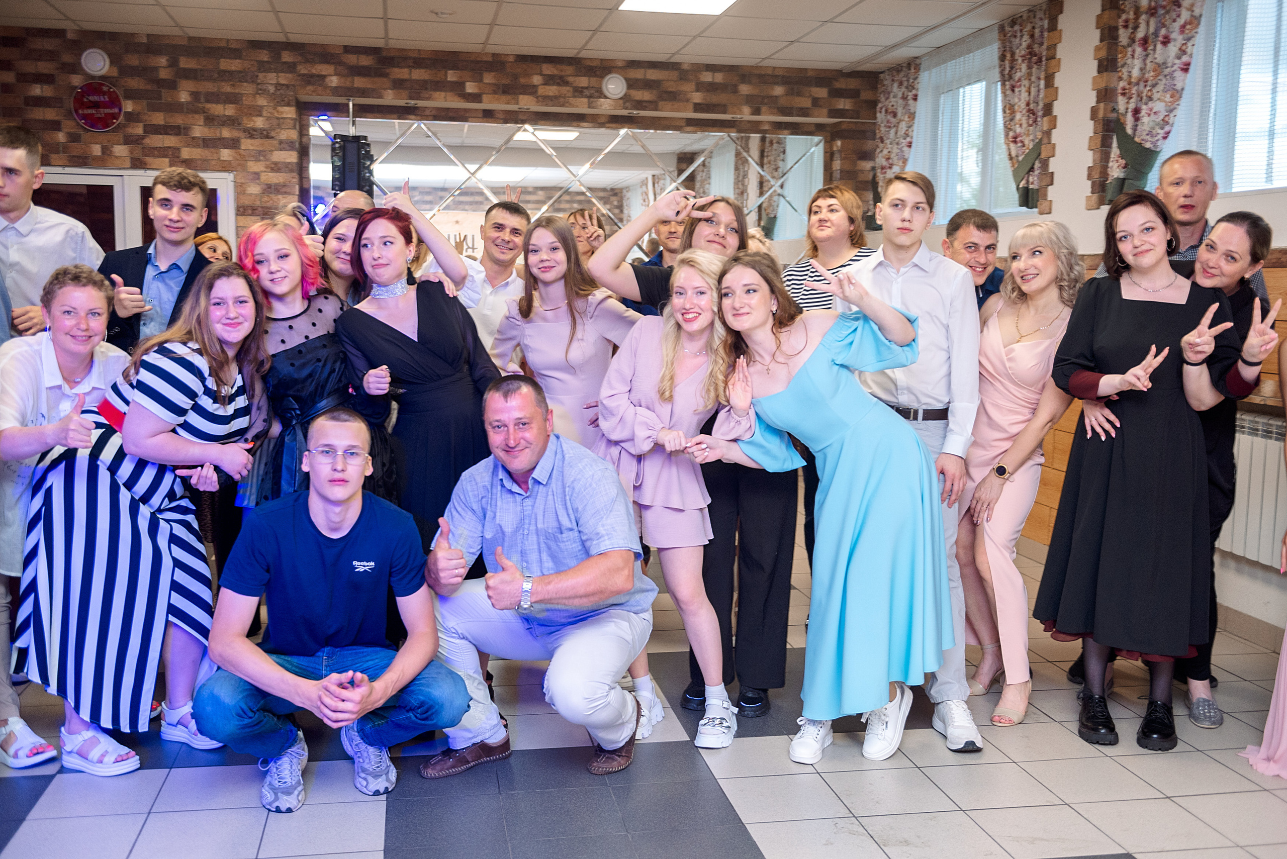 ВЫПУСКНОЙ 9кл. гимназия 91. Семейный, свадебный, школьный фотограф в Железногорске Целуев Андрей