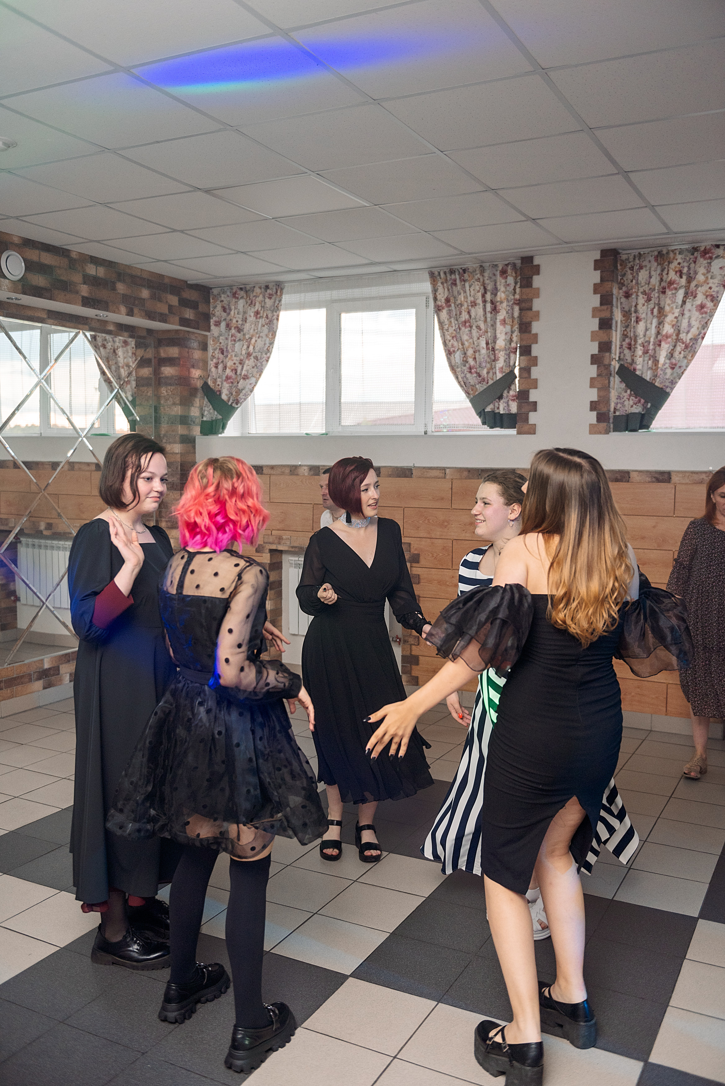 ВЫПУСКНОЙ 9кл. гимназия 91. Семейный, свадебный, школьный фотограф в Железногорске Целуев Андрей