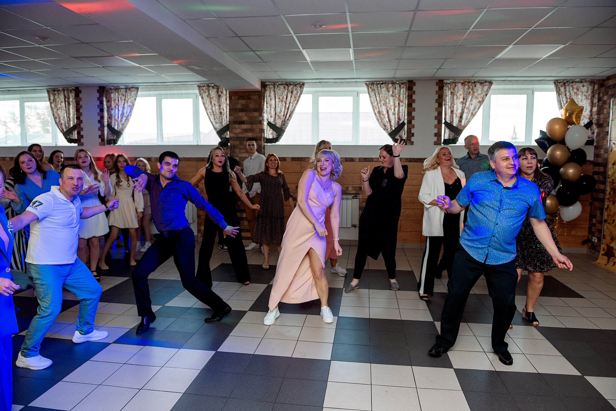 ВЫПУСКНОЙ 9кл. гимназия 91. Семейный, свадебный, школьный фотограф в Железногорске Целуев Андрей