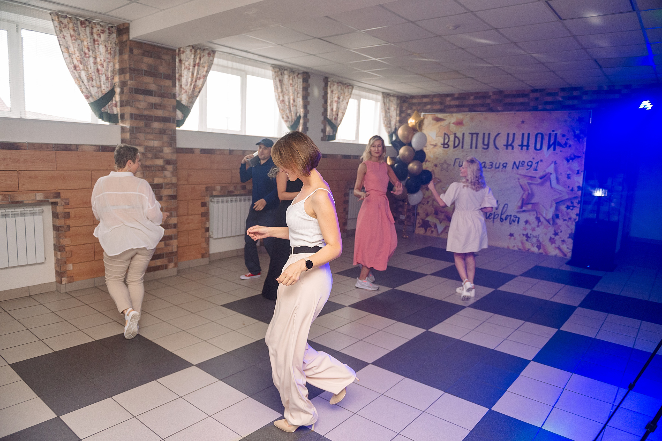 ВЫПУСКНОЙ 9кл. гимназия 91. Семейный, свадебный, школьный фотограф в Железногорске Целуев Андрей