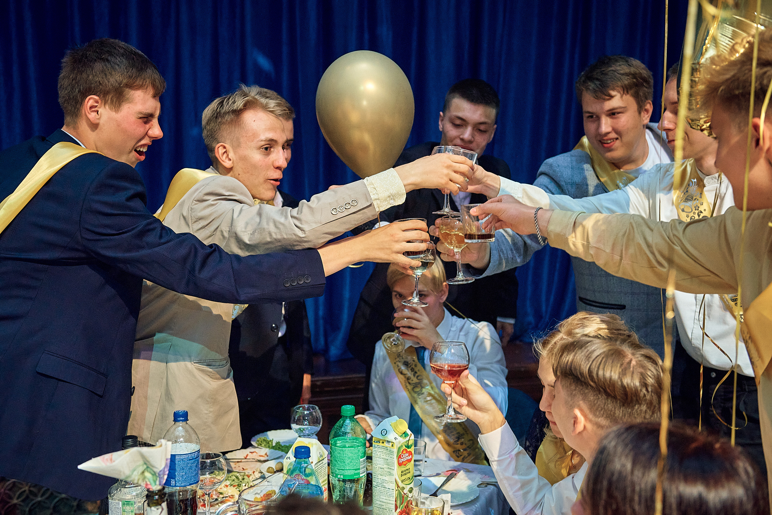 Выпускной 11 кл школа 100 2021 г. Семейный, свадебный, школьный фотограф в Железногорске Целуев Андрей