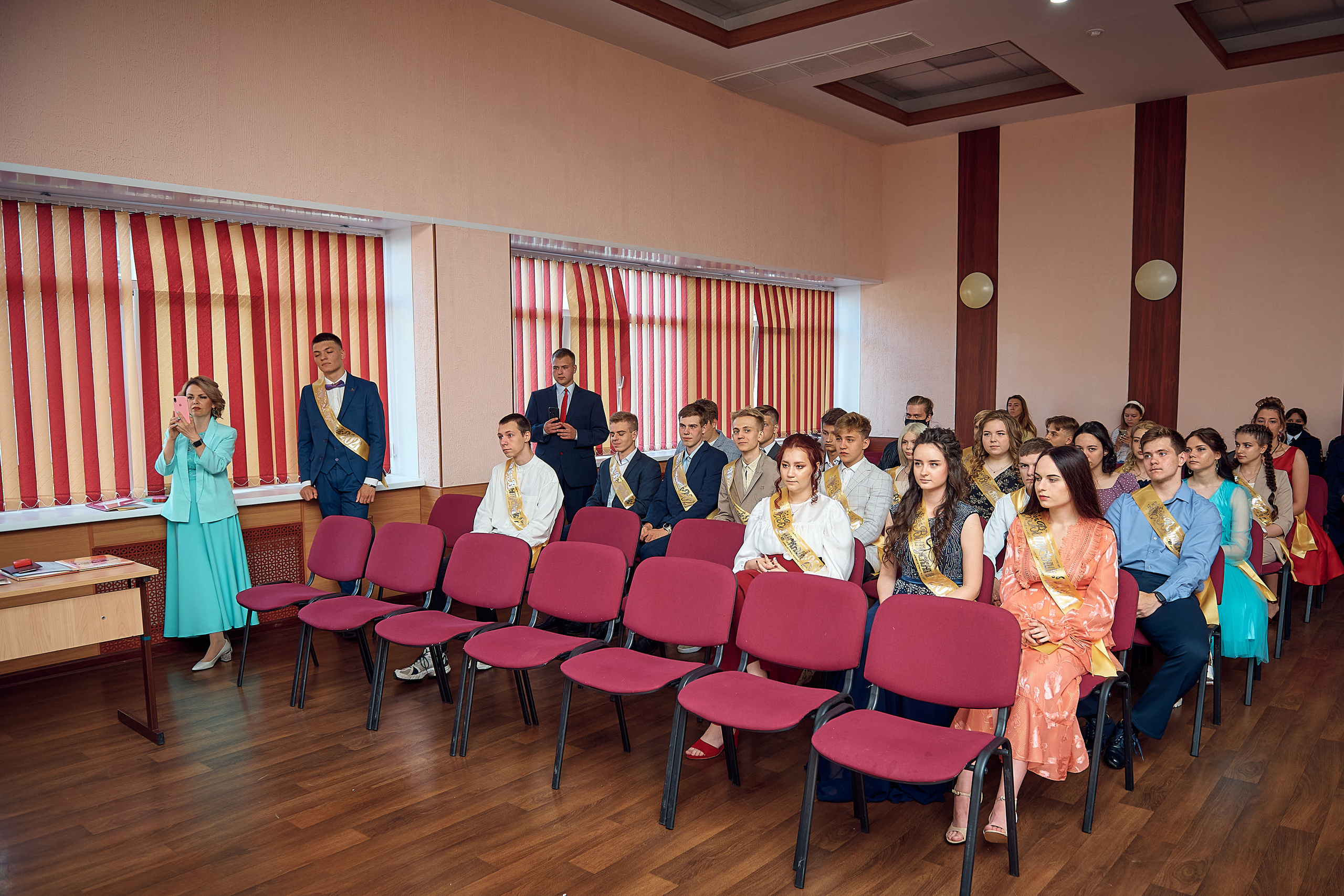 Выпускной 11 кл школа 100 2021 г. Семейный, свадебный, школьный фотограф в Железногорске Целуев Андрей