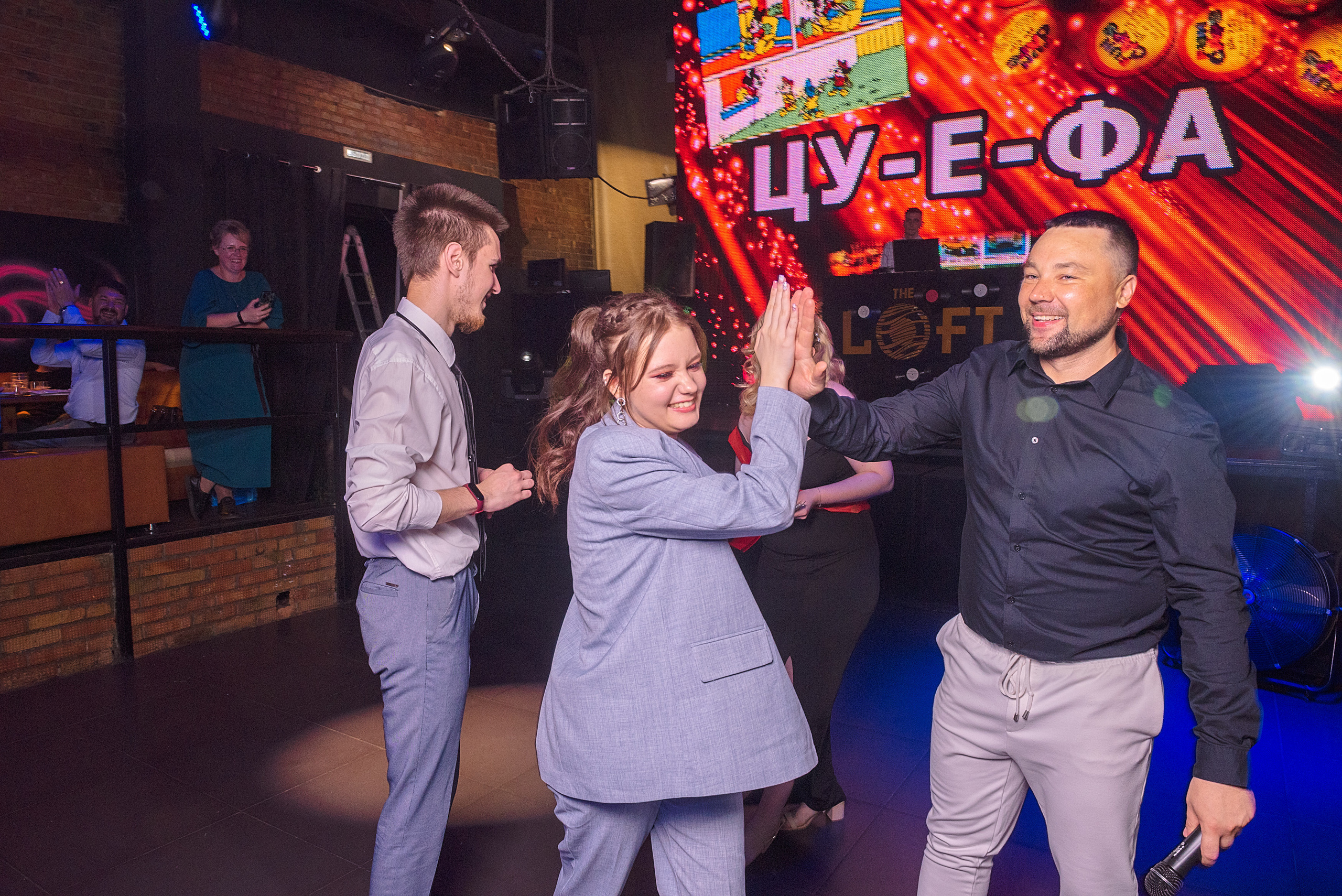 ВЫПУСКНОЙ 11А шк106. Семейный, свадебный, школьный фотограф в Железногорске Целуев Андрей