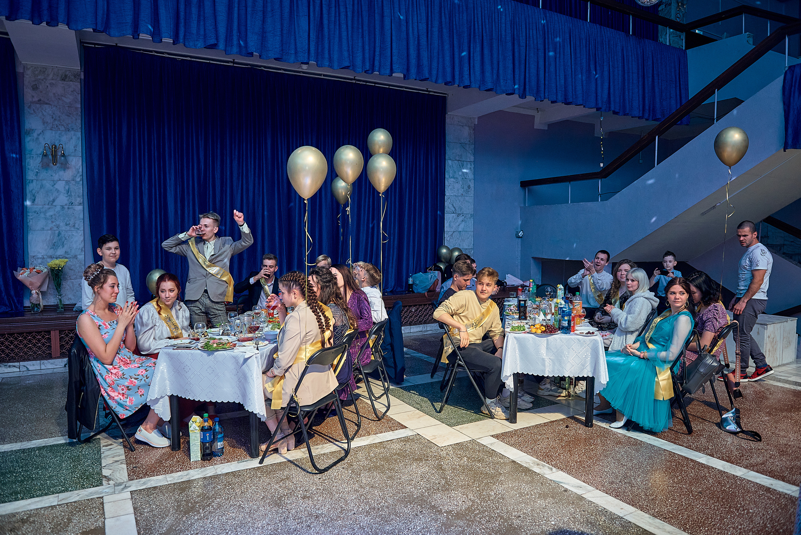 Выпускной 11 кл школа 100 2021 г. Семейный, свадебный, школьный фотограф в Железногорске Целуев Андрей