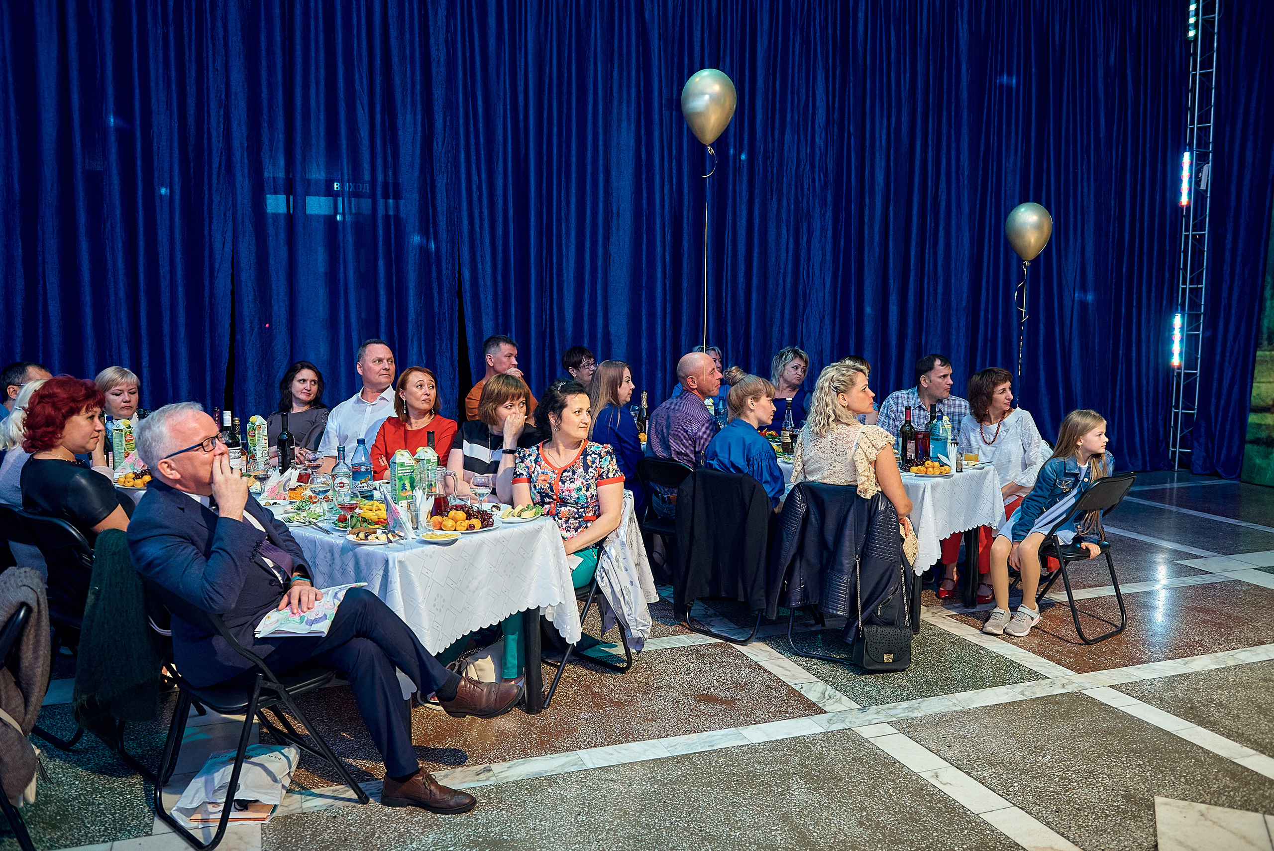 Выпускной 11 кл школа 100 2021 г. Семейный, свадебный, школьный фотограф в Железногорске Целуев Андрей
