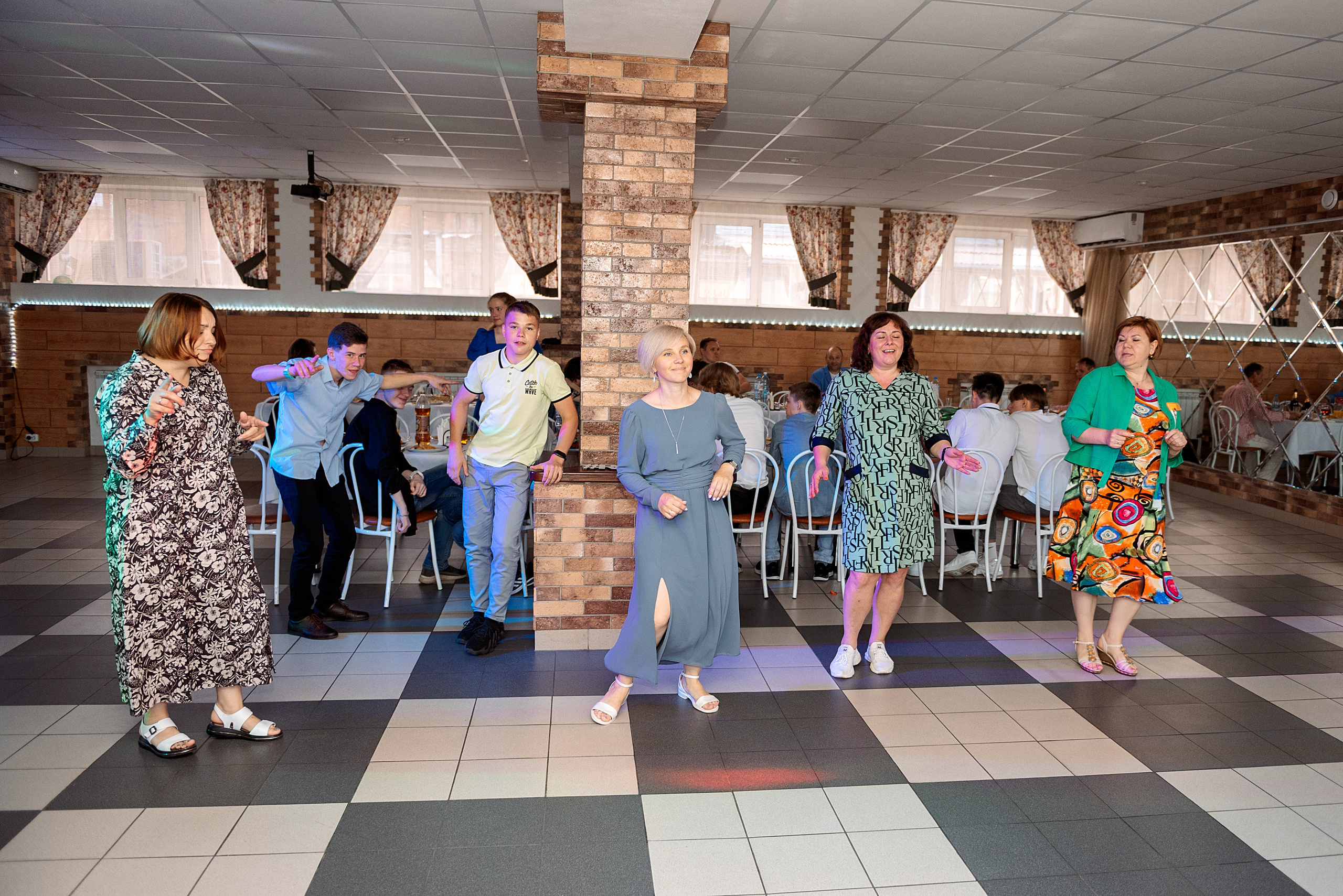 ВЫПУСКНОЙ 9кл. шк.106. Семейный, свадебный, школьный фотограф в Железногорске Целуев Андрей