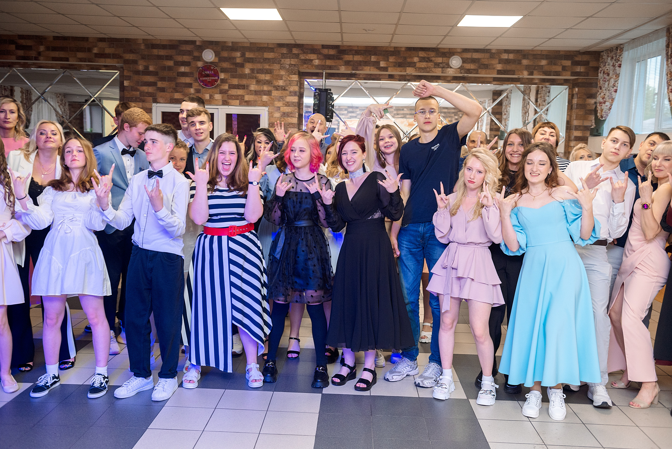 ВЫПУСКНОЙ 9кл. гимназия 91. Семейный, свадебный, школьный фотограф в Железногорске Целуев Андрей