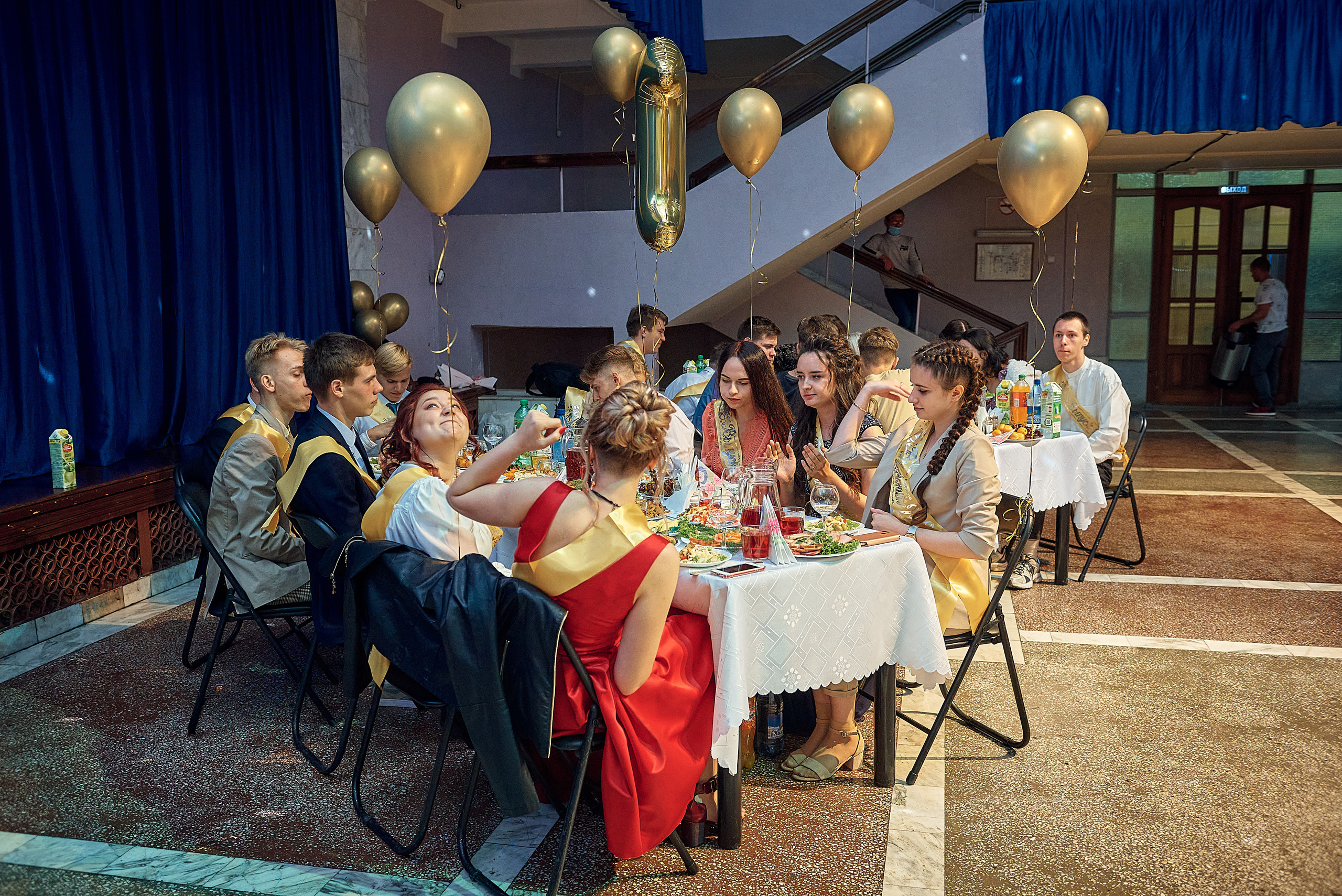 Выпускной 11 кл школа 100 2021 г. Семейный, свадебный, школьный фотограф в Железногорске Целуев Андрей