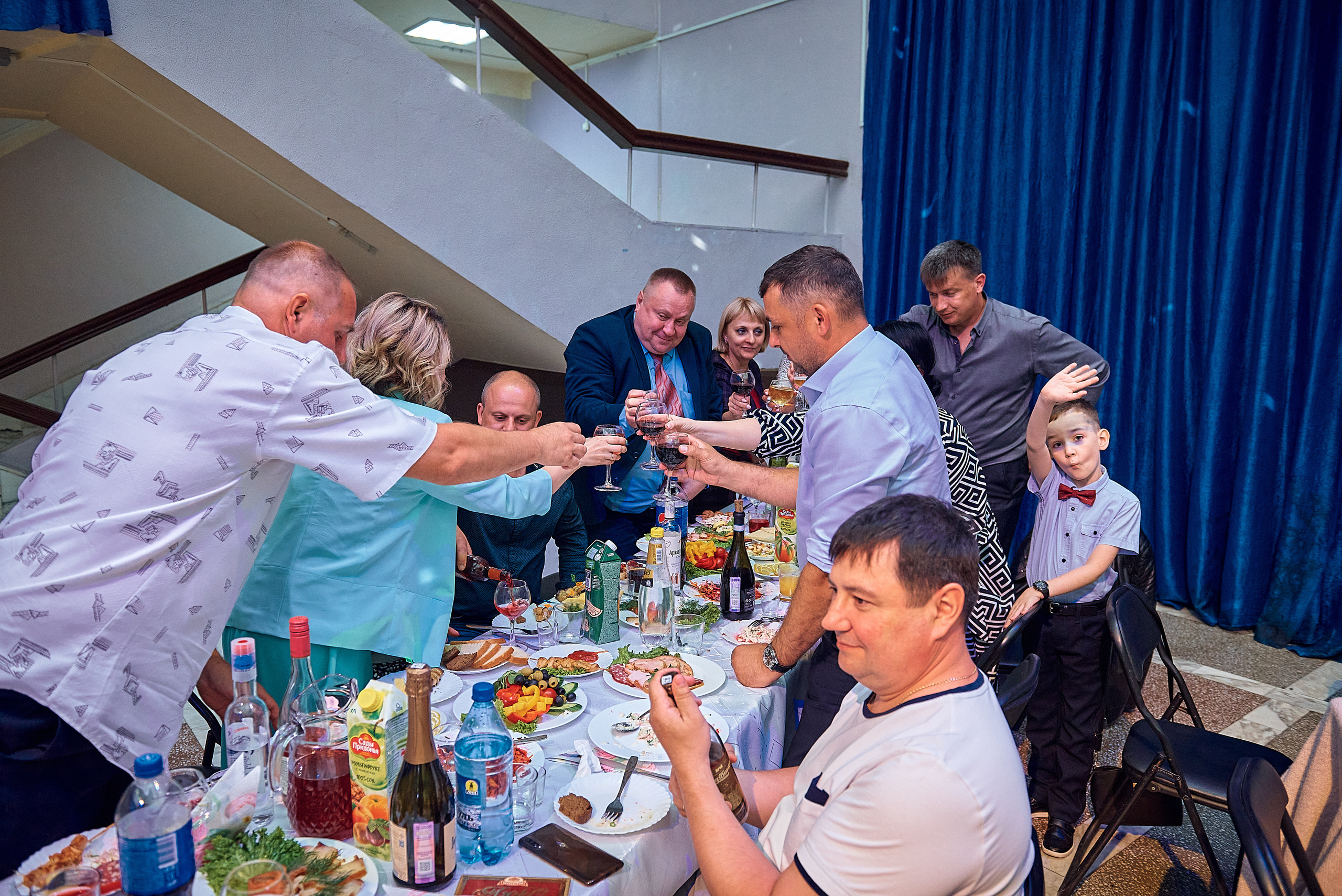 Выпускной 11 кл школа 100 2021 г. Семейный, свадебный, школьный фотограф в Железногорске Целуев Андрей