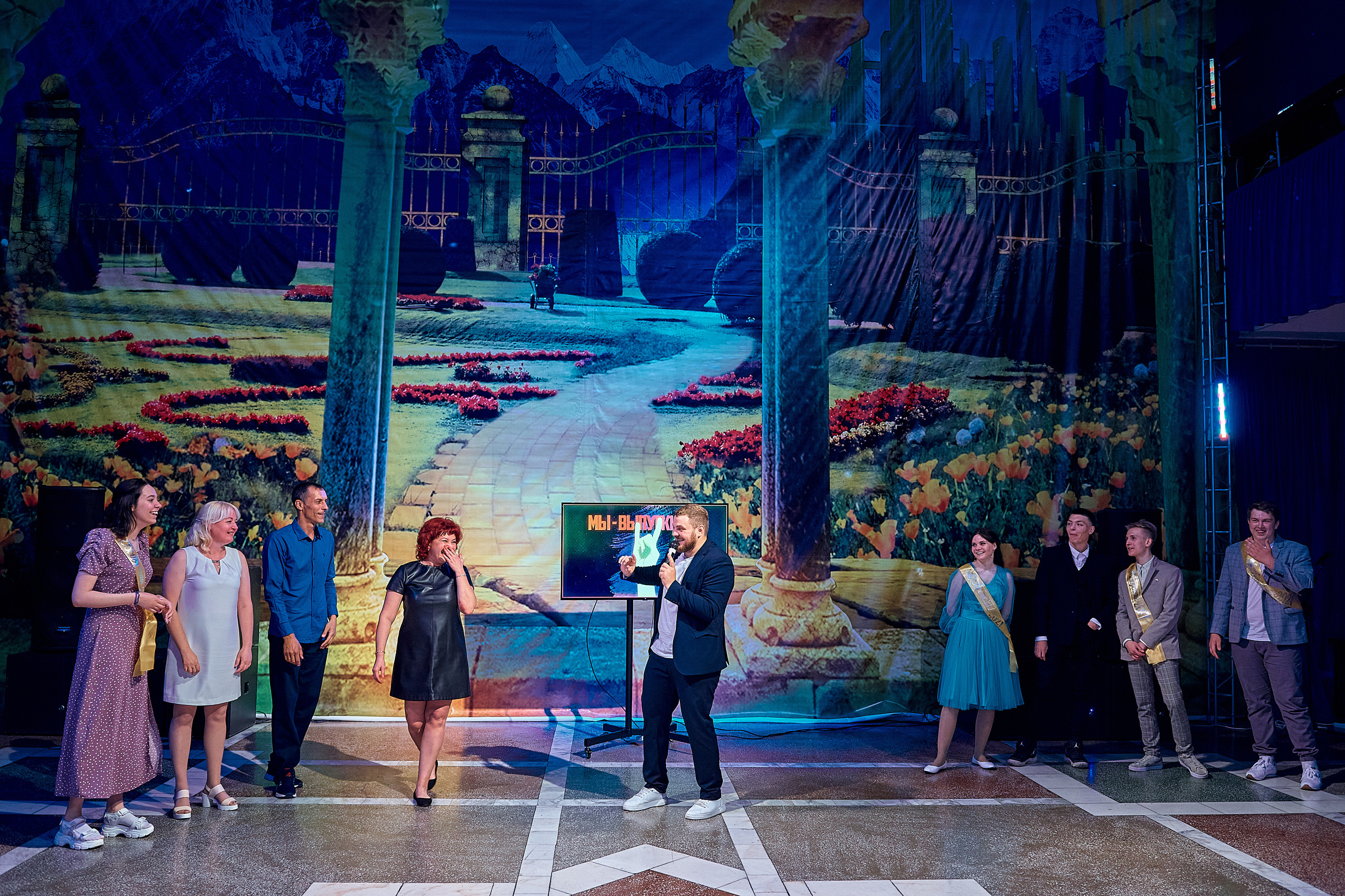 Выпускной 11 кл школа 100 2021 г. Семейный, свадебный, школьный фотограф в Железногорске Целуев Андрей