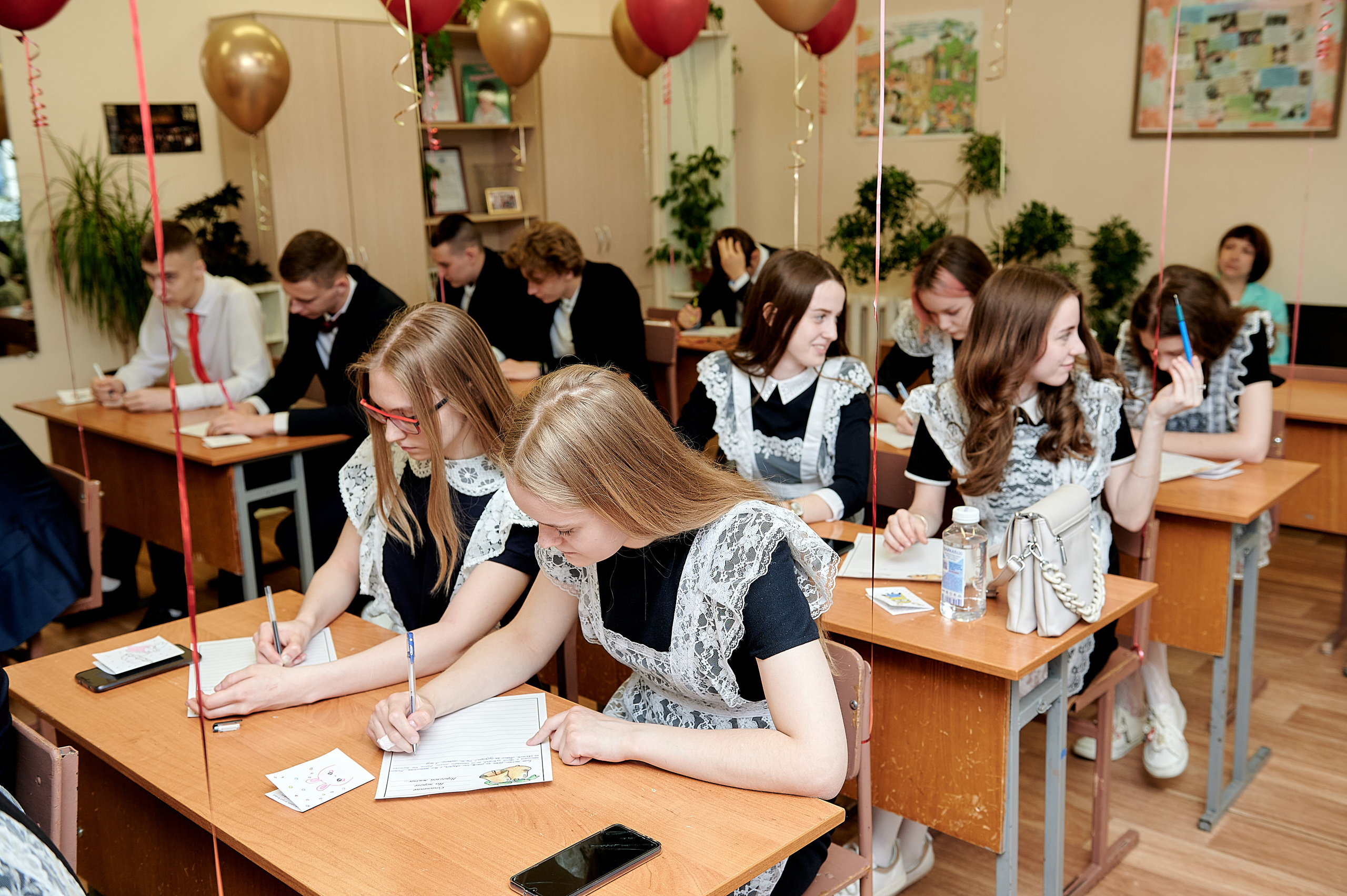 Последний звонок шк. 106 2022. Семейный, свадебный, школьный фотограф в Железногорске Целуев Андрей