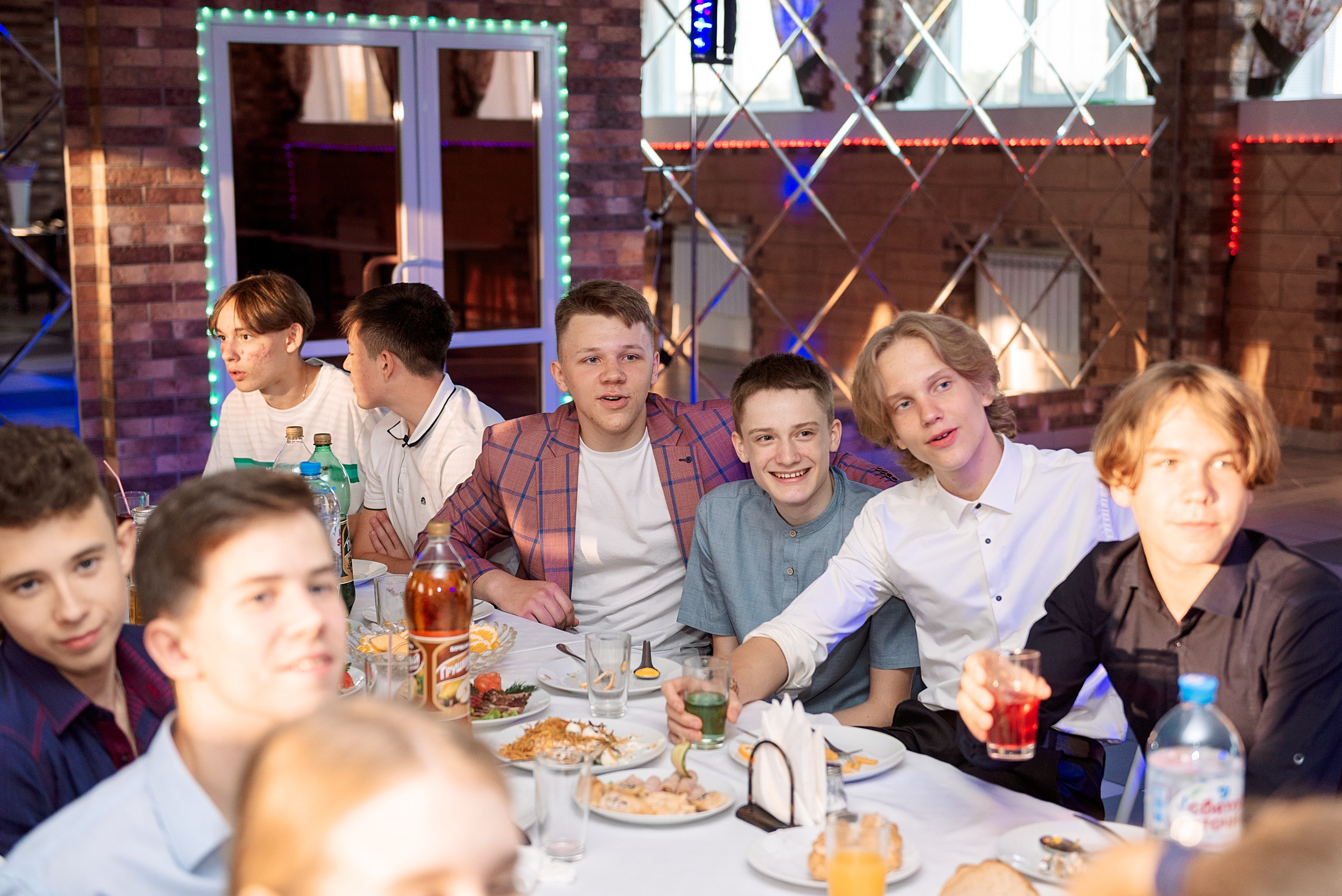 ВЫПУСКНОЙ 9кл. шк.106. Семейный, свадебный, школьный фотограф в Железногорске Целуев Андрей