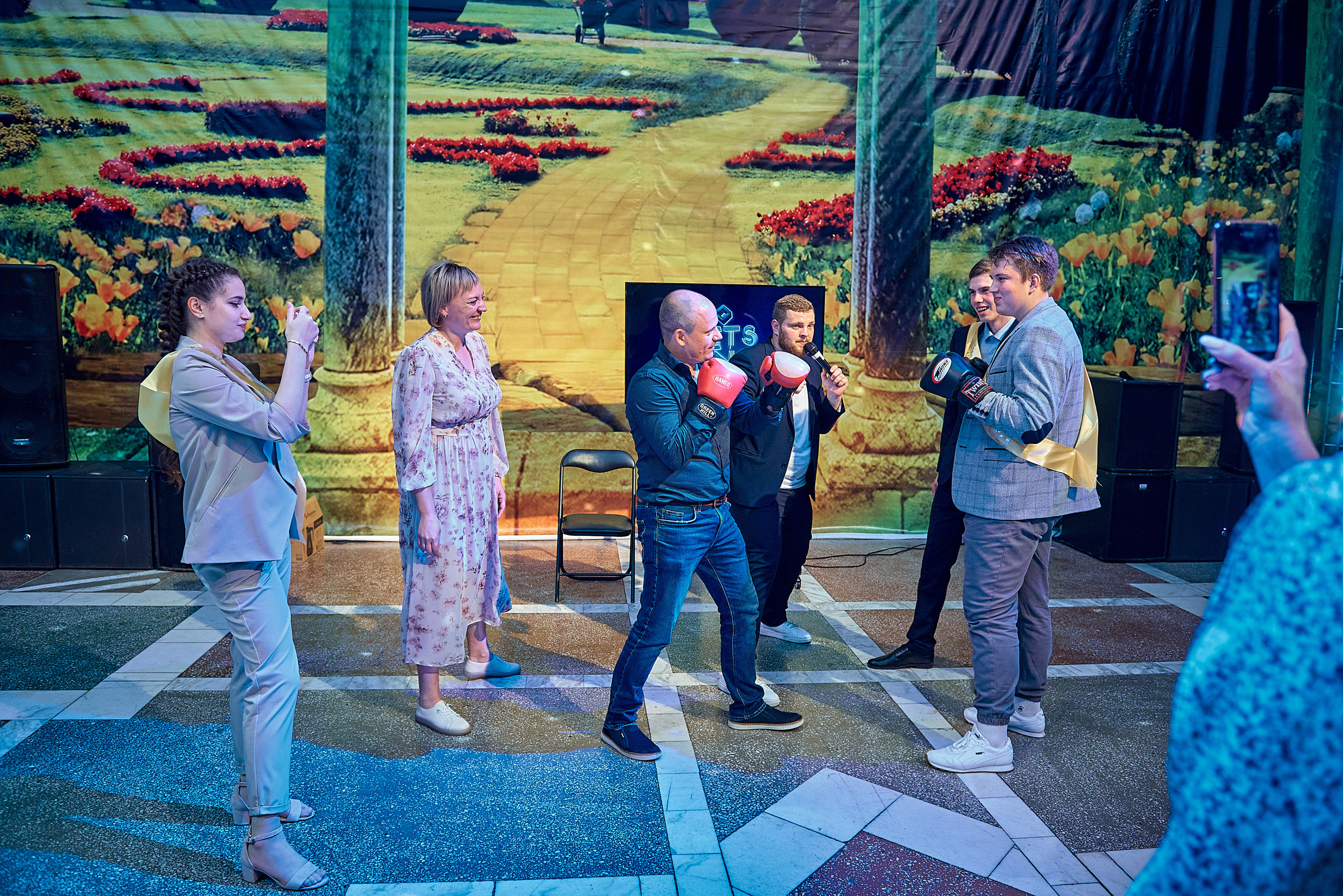 Выпускной 11 кл школа 100 2021 г. Семейный, свадебный, школьный фотограф в Железногорске Целуев Андрей