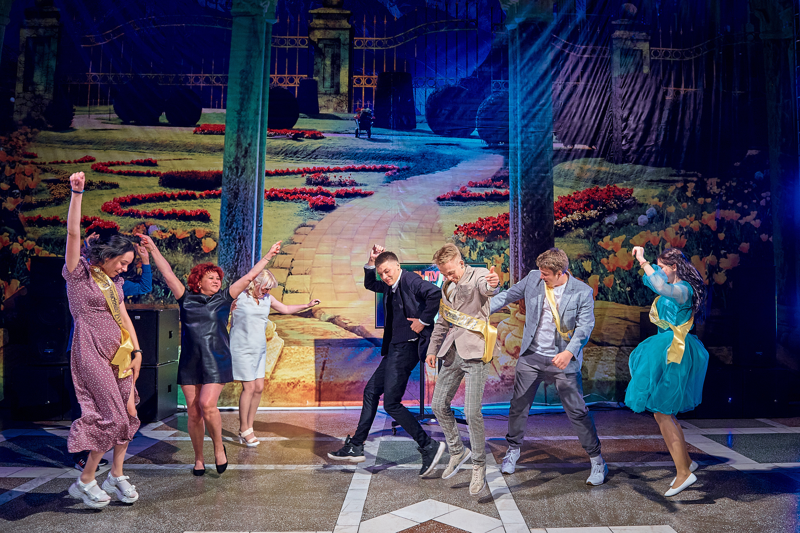 Выпускной 11 кл школа 100 2021 г. Семейный, свадебный, школьный фотограф в Железногорске Целуев Андрей