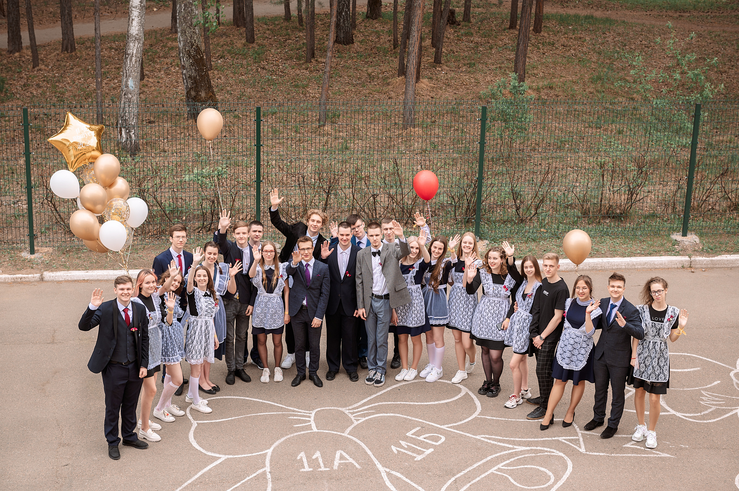 Последний звонок шк. 106 2022. Семейный, свадебный, школьный фотограф в Железногорске Целуев Андрей