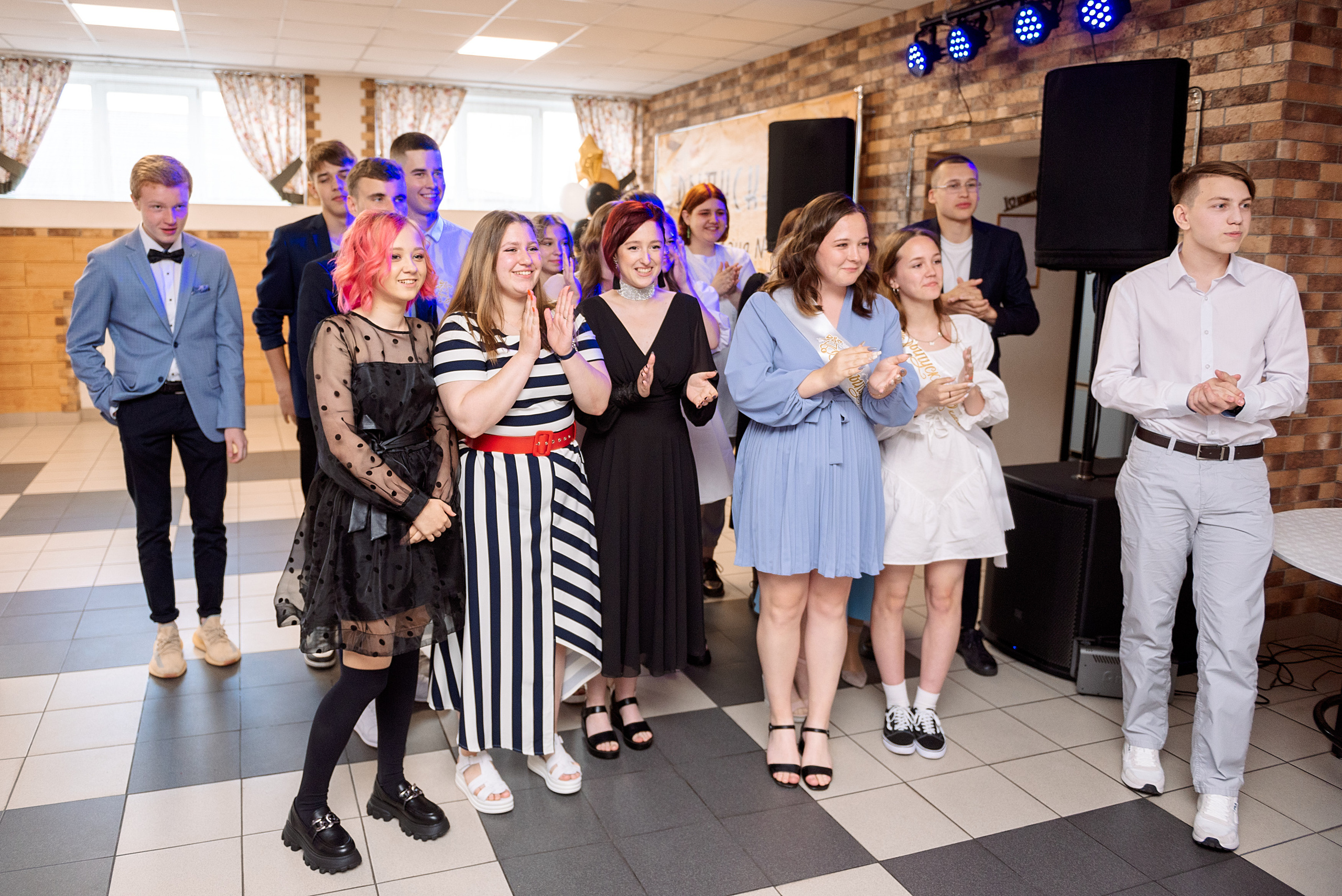 ВЫПУСКНОЙ 9кл. гимназия 91. Семейный, свадебный, школьный фотограф в Железногорске Целуев Андрей