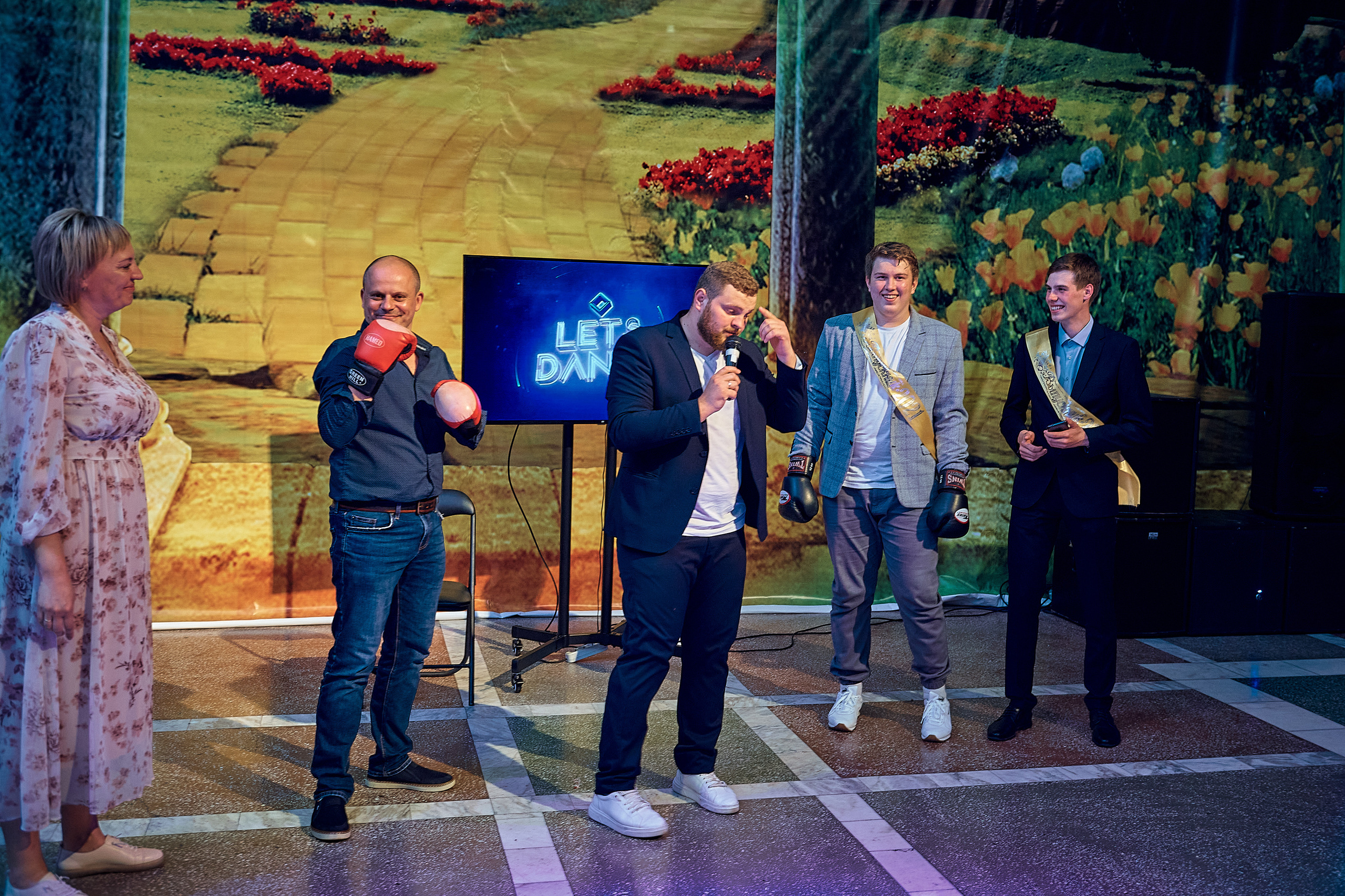 Выпускной 11 кл школа 100 2021 г. Семейный, свадебный, школьный фотограф в Железногорске Целуев Андрей