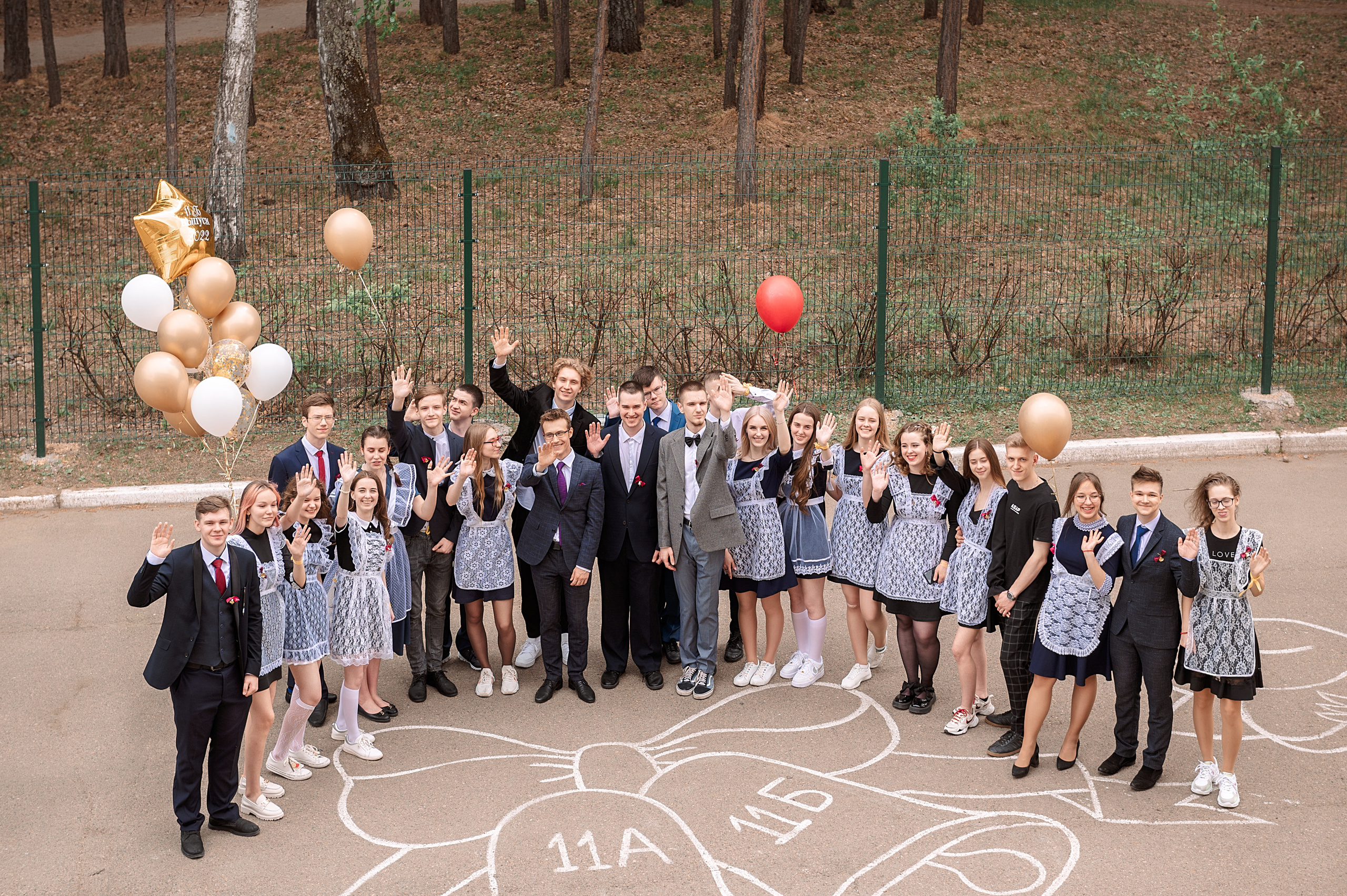 Последний звонок шк. 106 2022. Семейный, свадебный, школьный фотограф в Железногорске Целуев Андрей