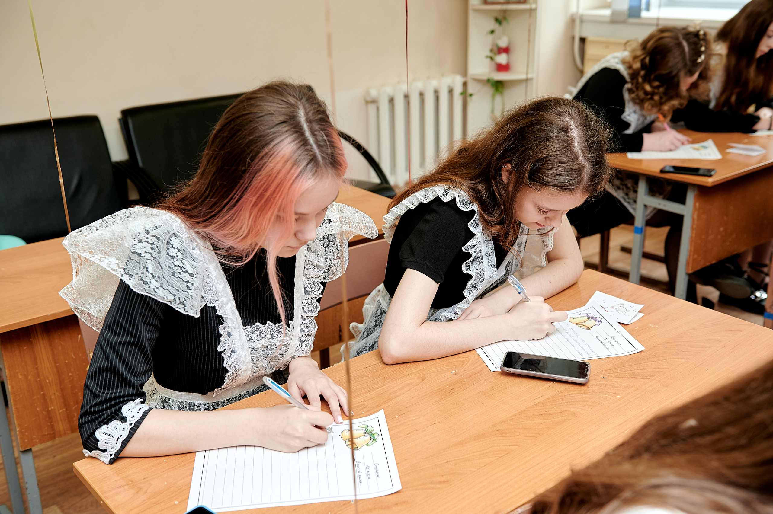 Последний звонок шк. 106 2022. Семейный, свадебный, школьный фотограф в Железногорске Целуев Андрей