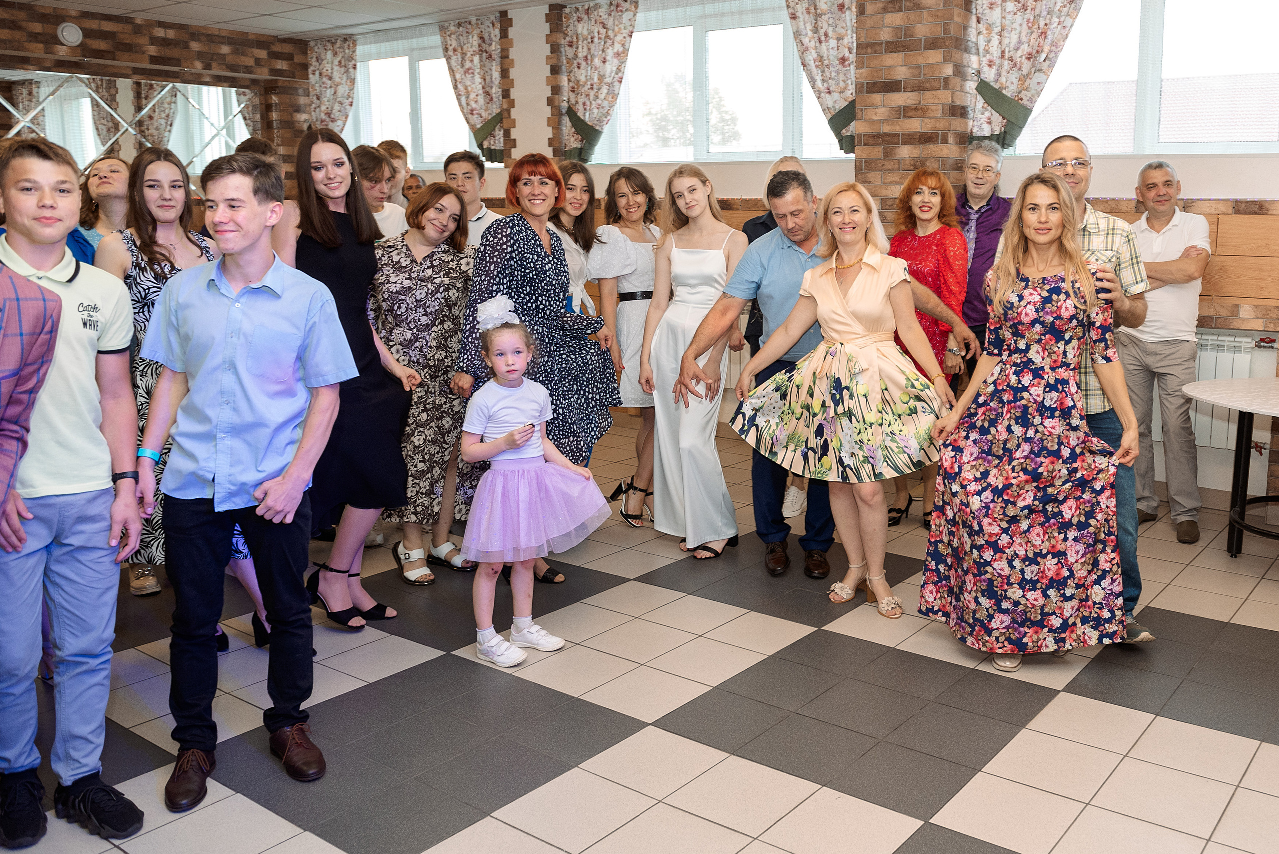 ВЫПУСКНОЙ 9кл. шк.106. Семейный, свадебный, школьный фотограф в Железногорске Целуев Андрей