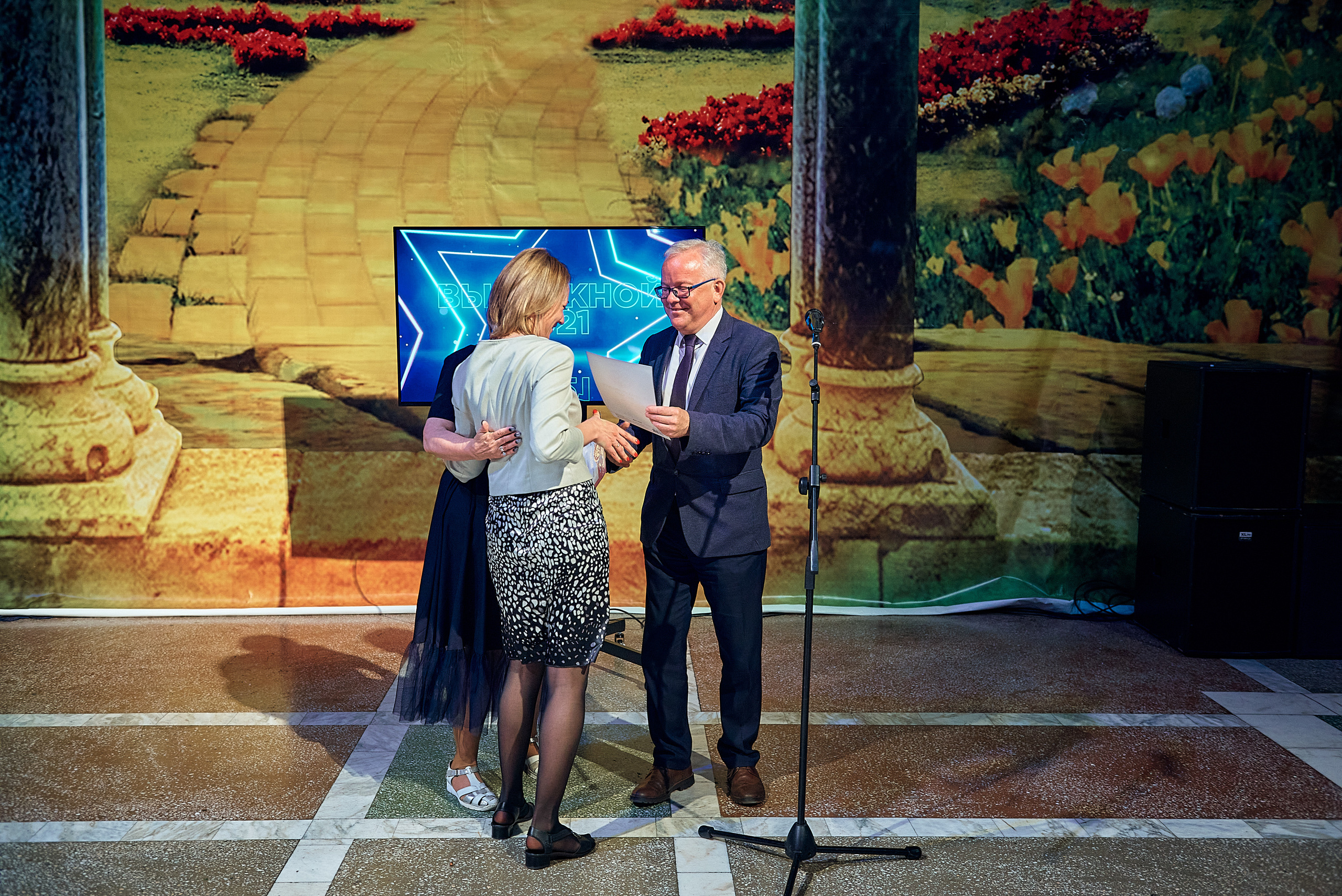 Выпускной 11 кл школа 100 2021 г. Семейный, свадебный, школьный фотограф в Железногорске Целуев Андрей