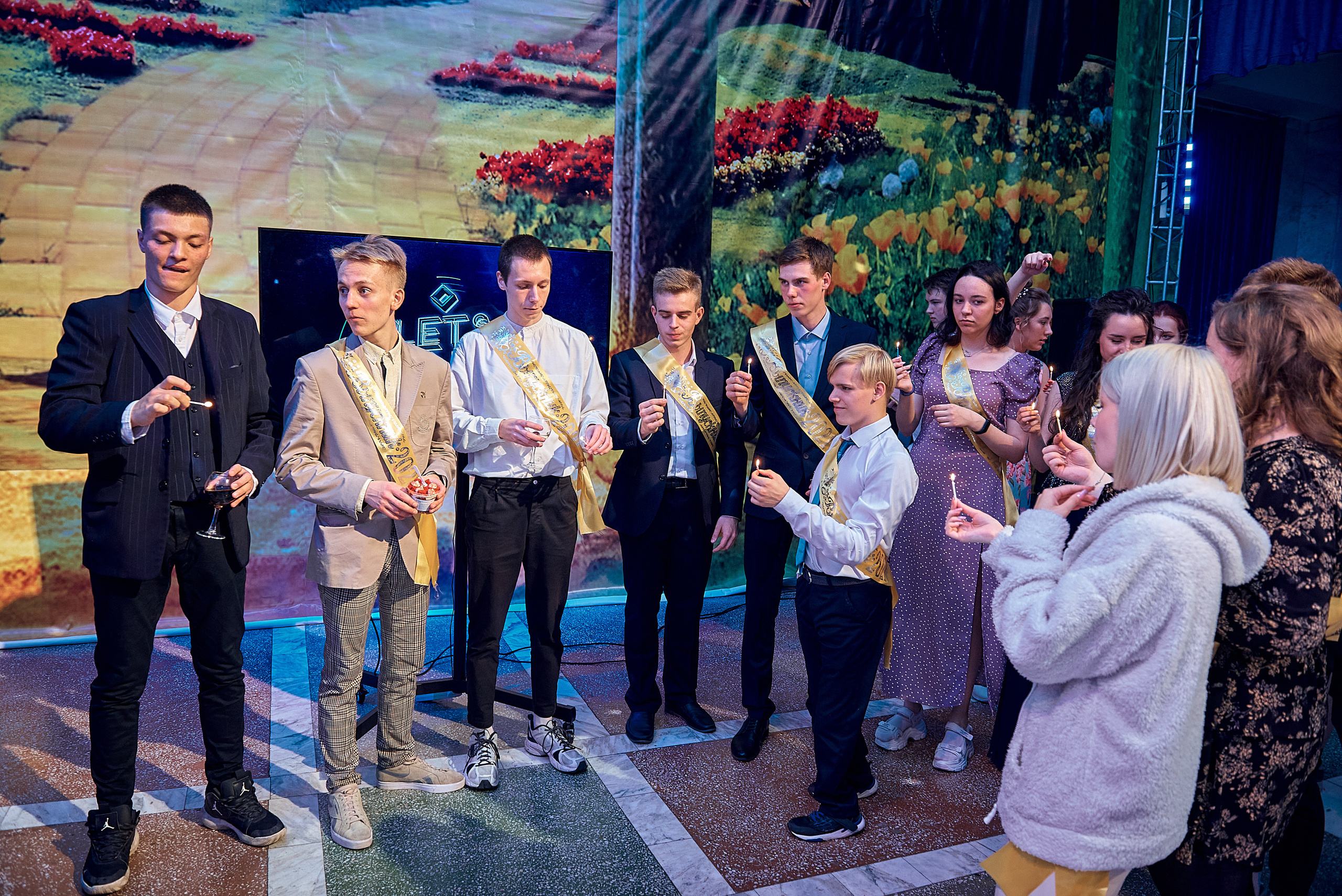 Выпускной 11 кл школа 100 2021 г. Семейный, свадебный, школьный фотограф в Железногорске Целуев Андрей