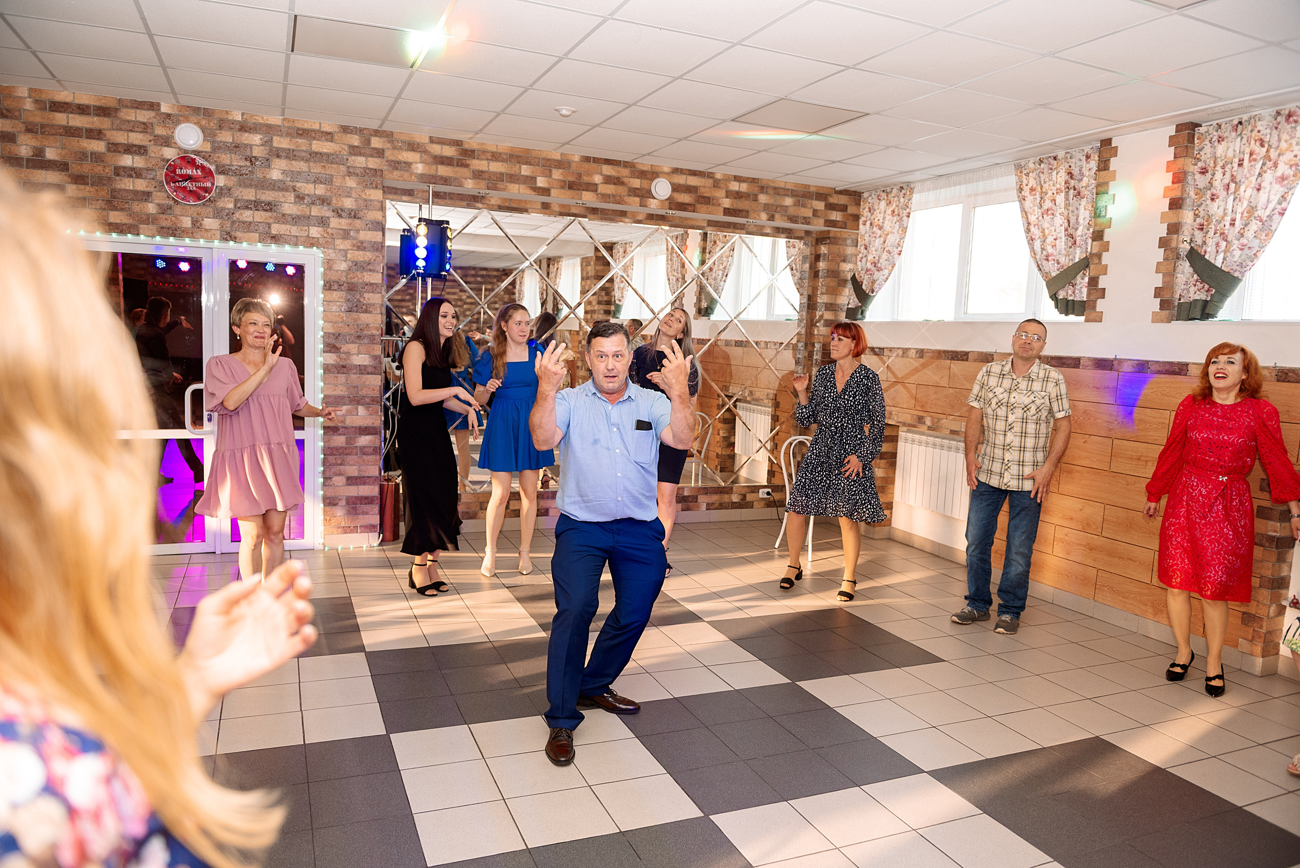 ВЫПУСКНОЙ 9кл. шк.106. Семейный, свадебный, школьный фотограф в Железногорске Целуев Андрей