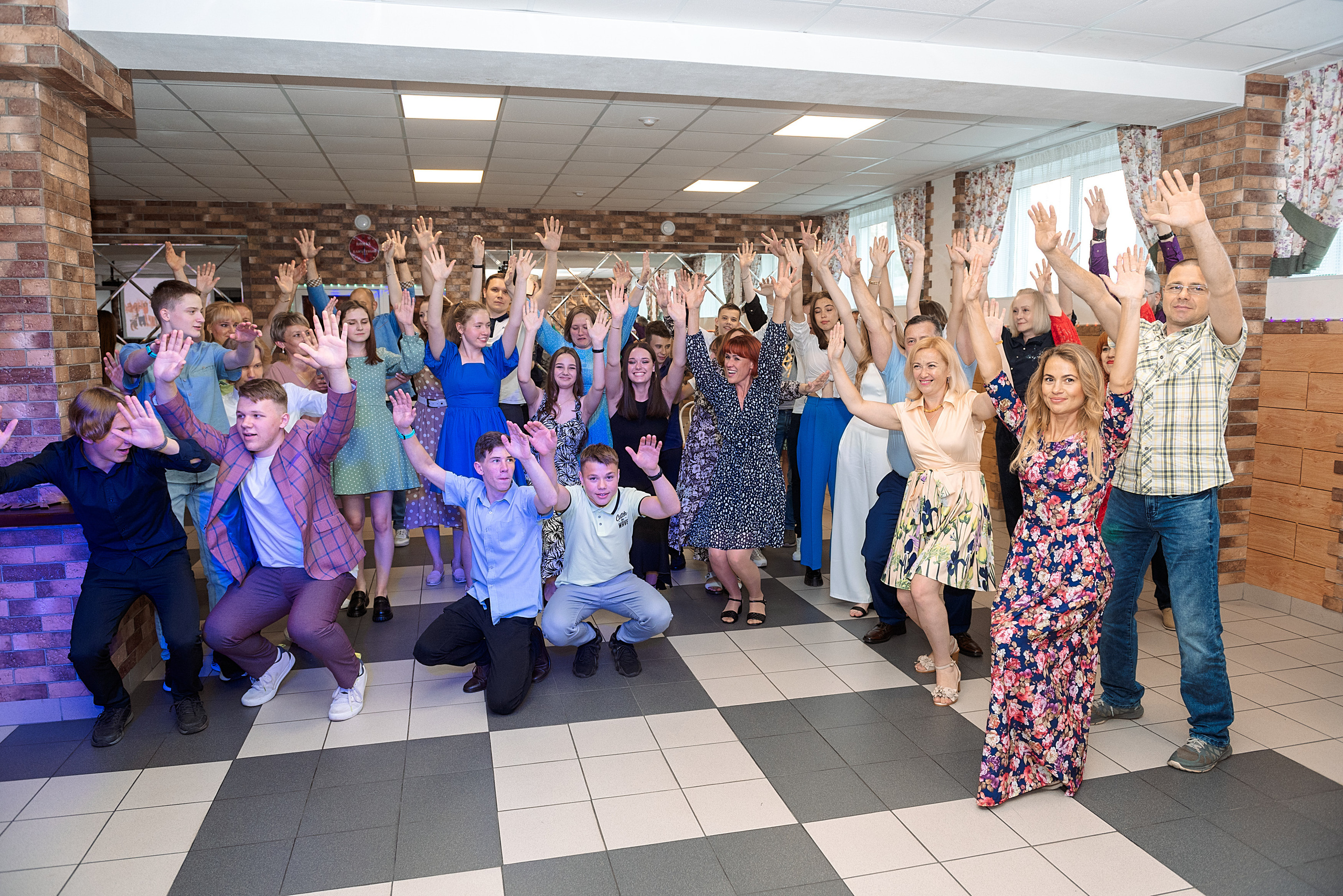 ВЫПУСКНОЙ 9кл. шк.106. Семейный, свадебный, школьный фотограф в Железногорске Целуев Андрей