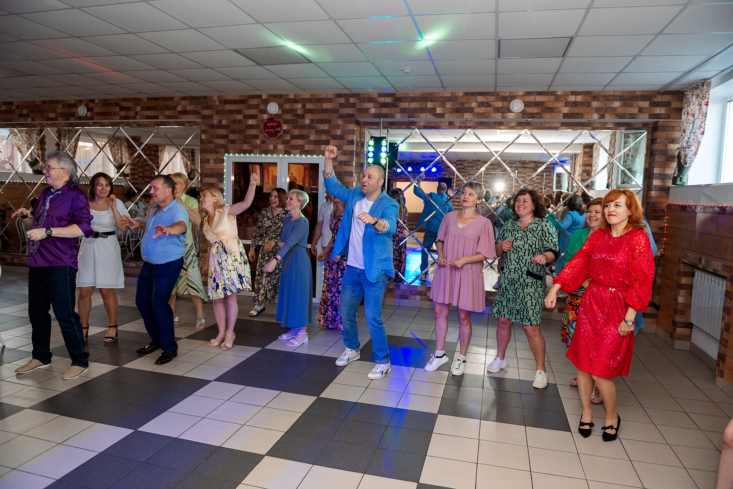 ВЫПУСКНОЙ 9кл. шк.106. Семейный, свадебный, школьный фотограф в Железногорске Целуев Андрей