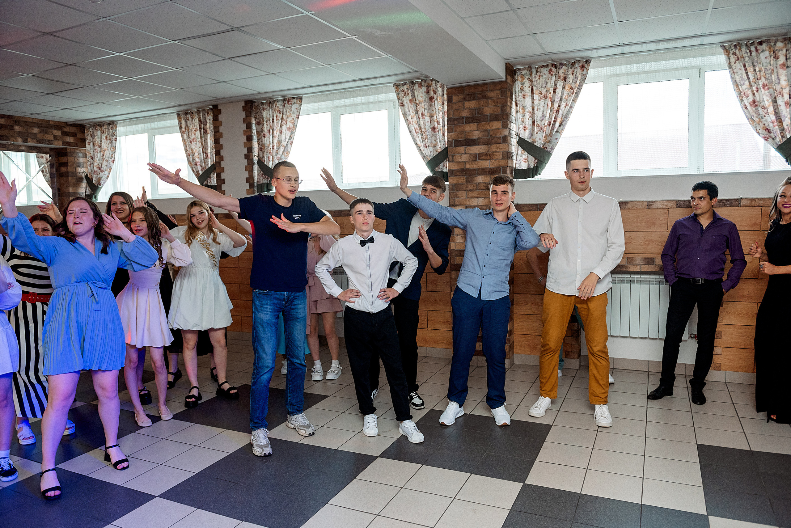 ВЫПУСКНОЙ 9кл. гимназия 91. Семейный, свадебный, школьный фотограф в Железногорске Целуев Андрей