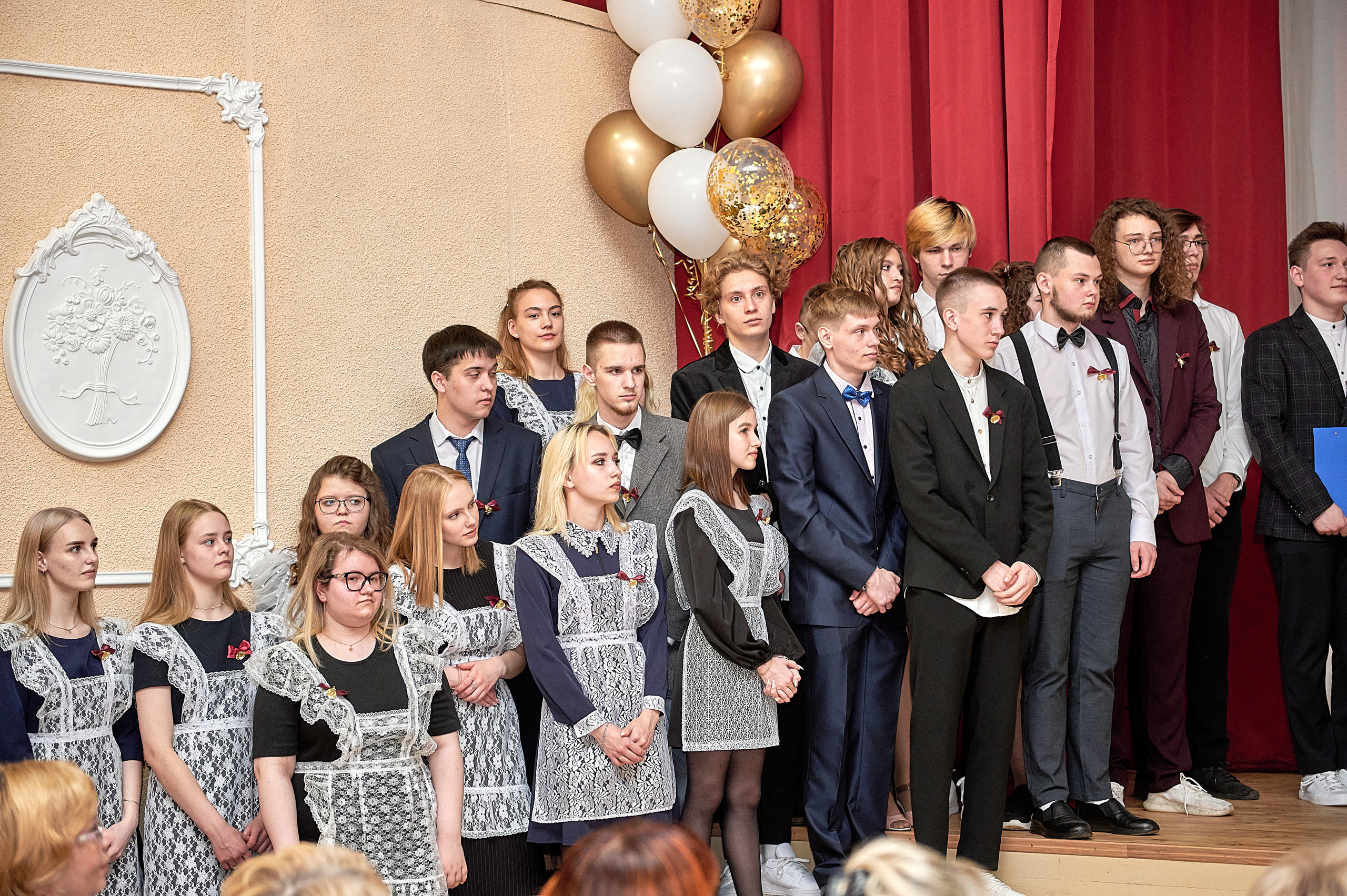 Последний звонок шк. 106 2022. Семейный, свадебный, школьный фотограф в Железногорске Целуев Андрей