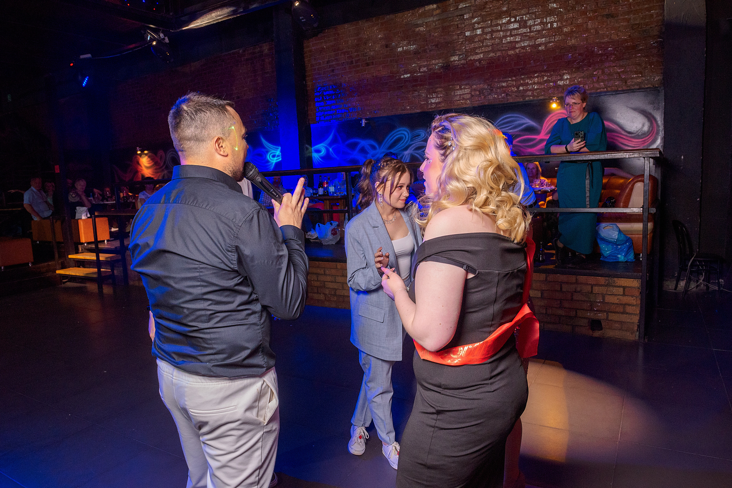 ВЫПУСКНОЙ 11А шк106. Семейный, свадебный, школьный фотограф в Железногорске Целуев Андрей