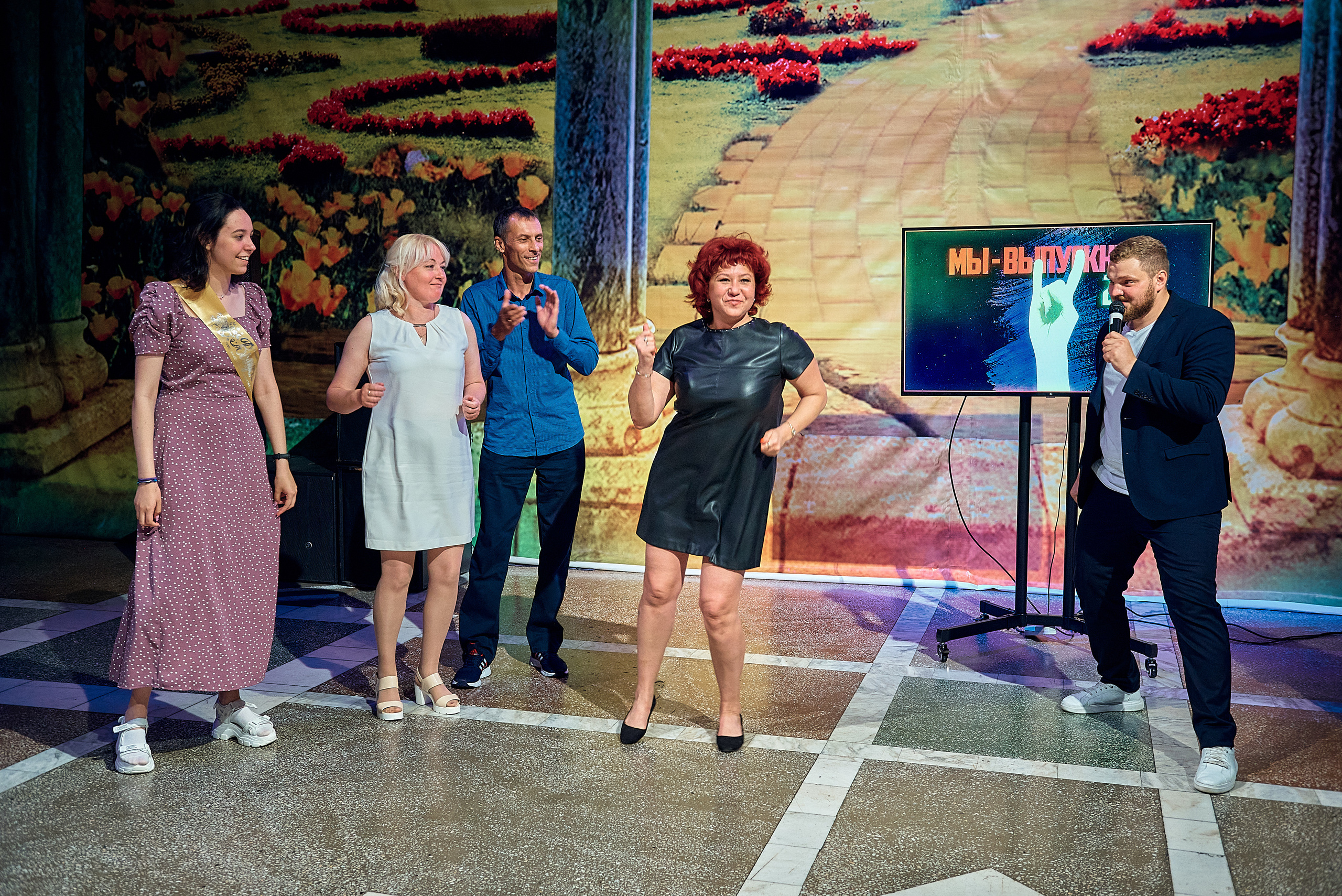 Выпускной 11 кл школа 100 2021 г. Семейный, свадебный, школьный фотограф в Железногорске Целуев Андрей