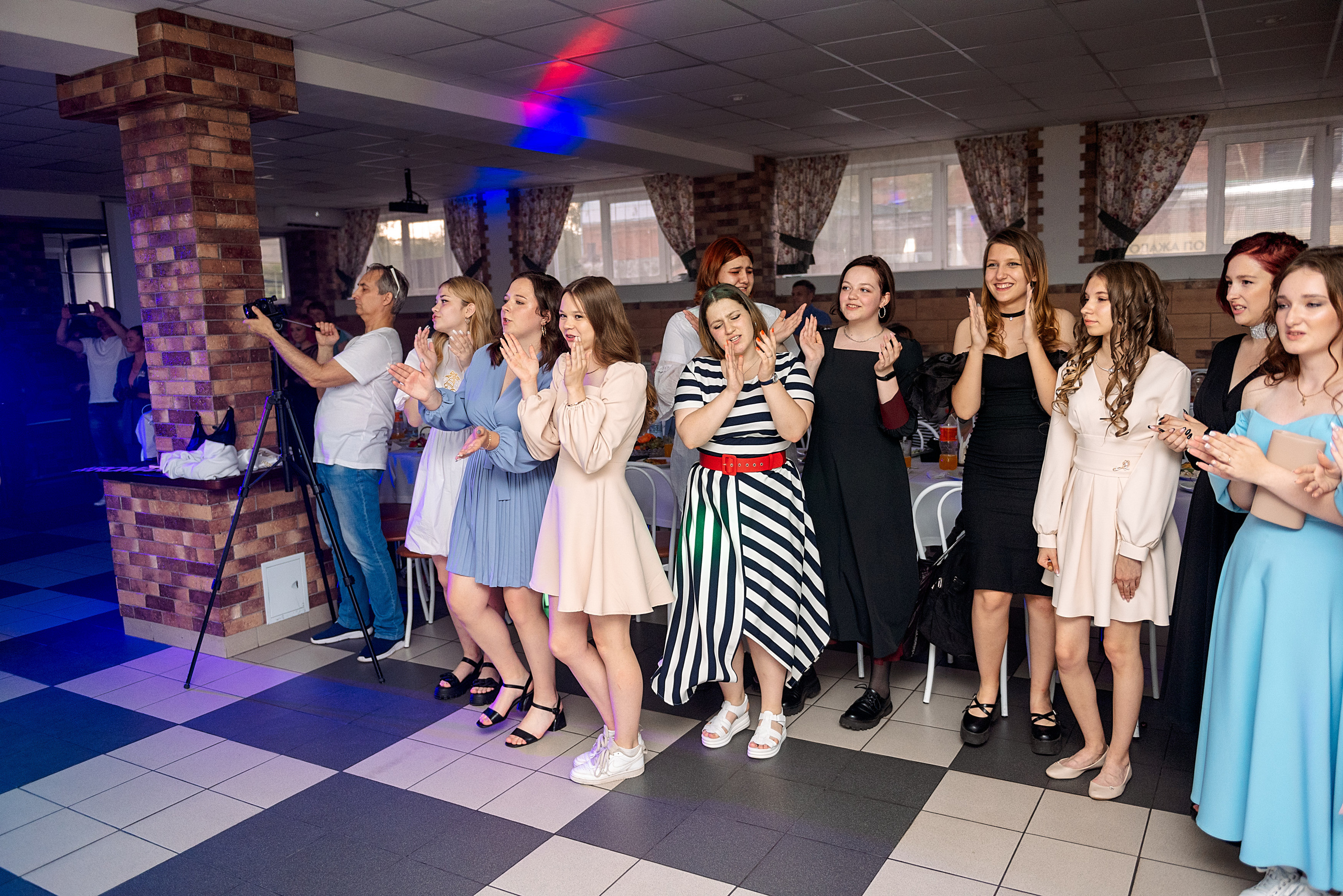 ВЫПУСКНОЙ 9кл. гимназия 91. Семейный, свадебный, школьный фотограф в Железногорске Целуев Андрей