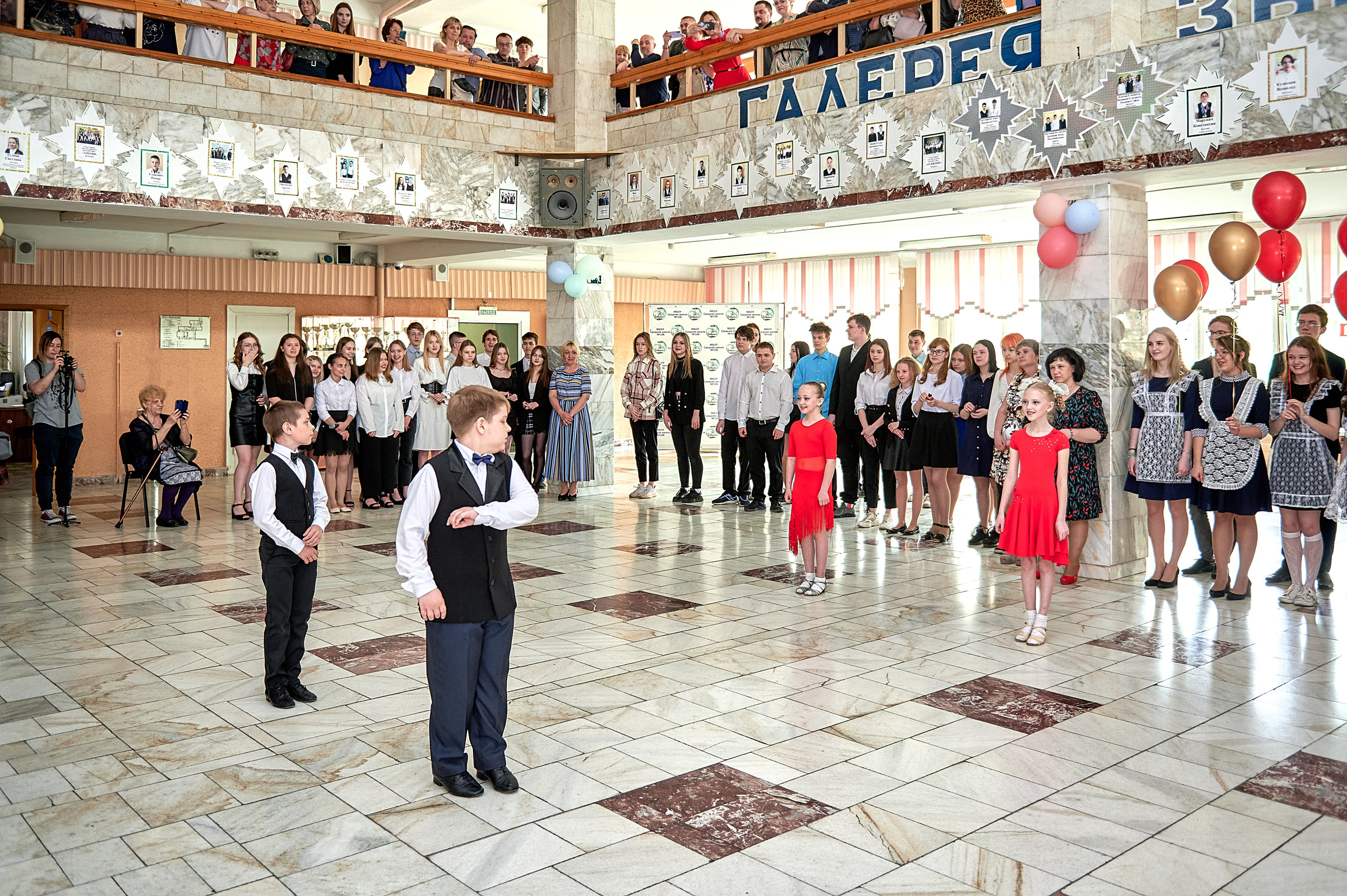 Последний звонок шк. 106 2022. Семейный, свадебный, школьный фотограф в Железногорске Целуев Андрей