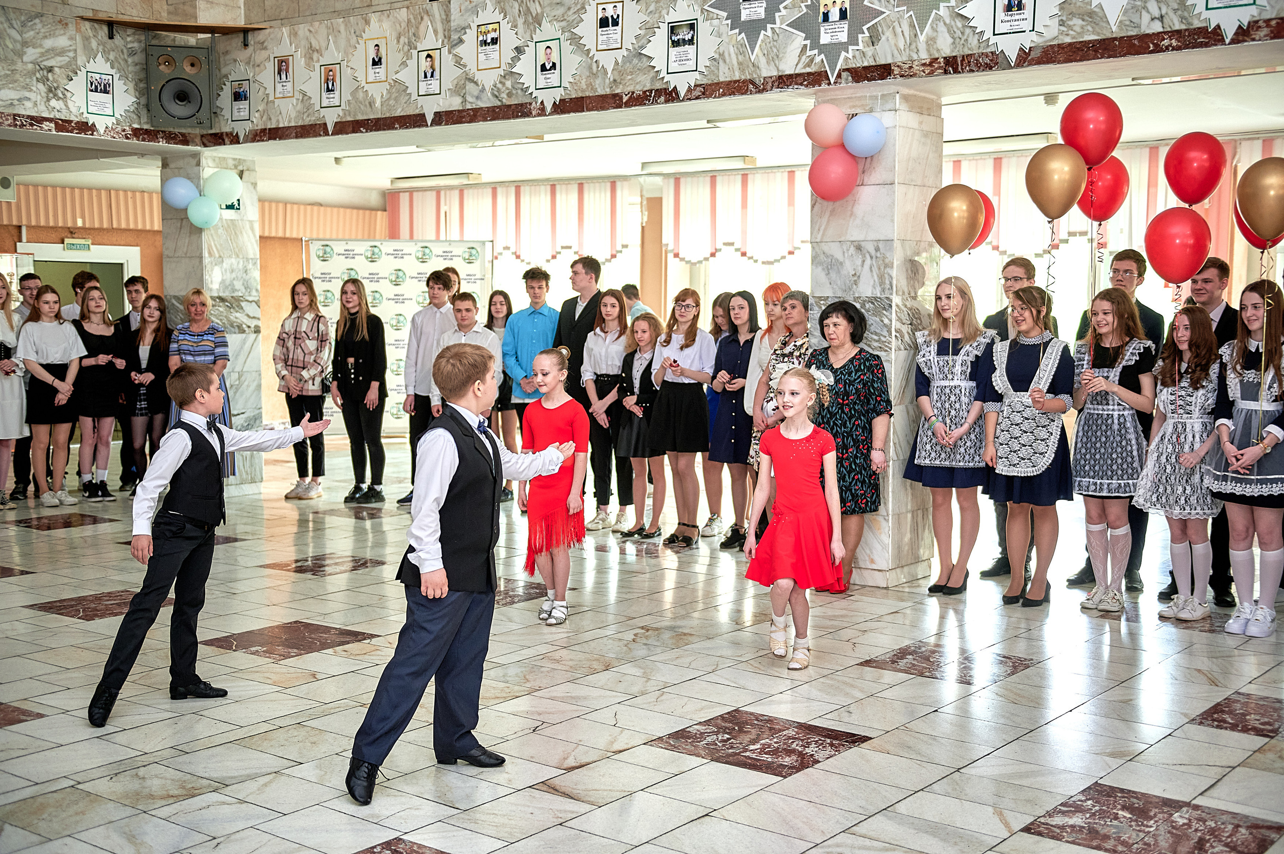 Последний звонок шк. 106 2022. Семейный, свадебный, школьный фотограф в Железногорске Целуев Андрей