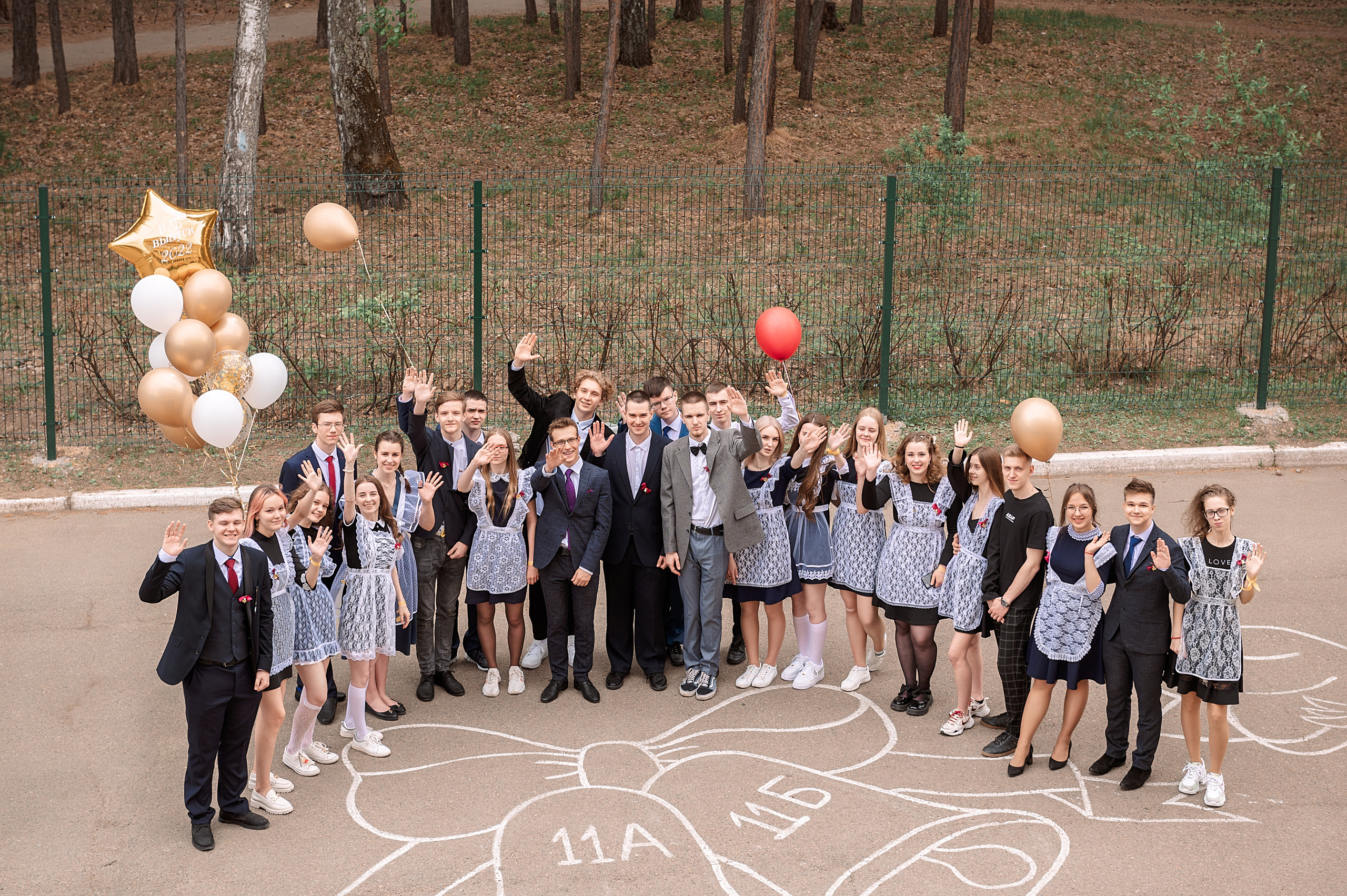 Последний звонок шк. 106 2022. Семейный, свадебный, школьный фотограф в Железногорске Целуев Андрей