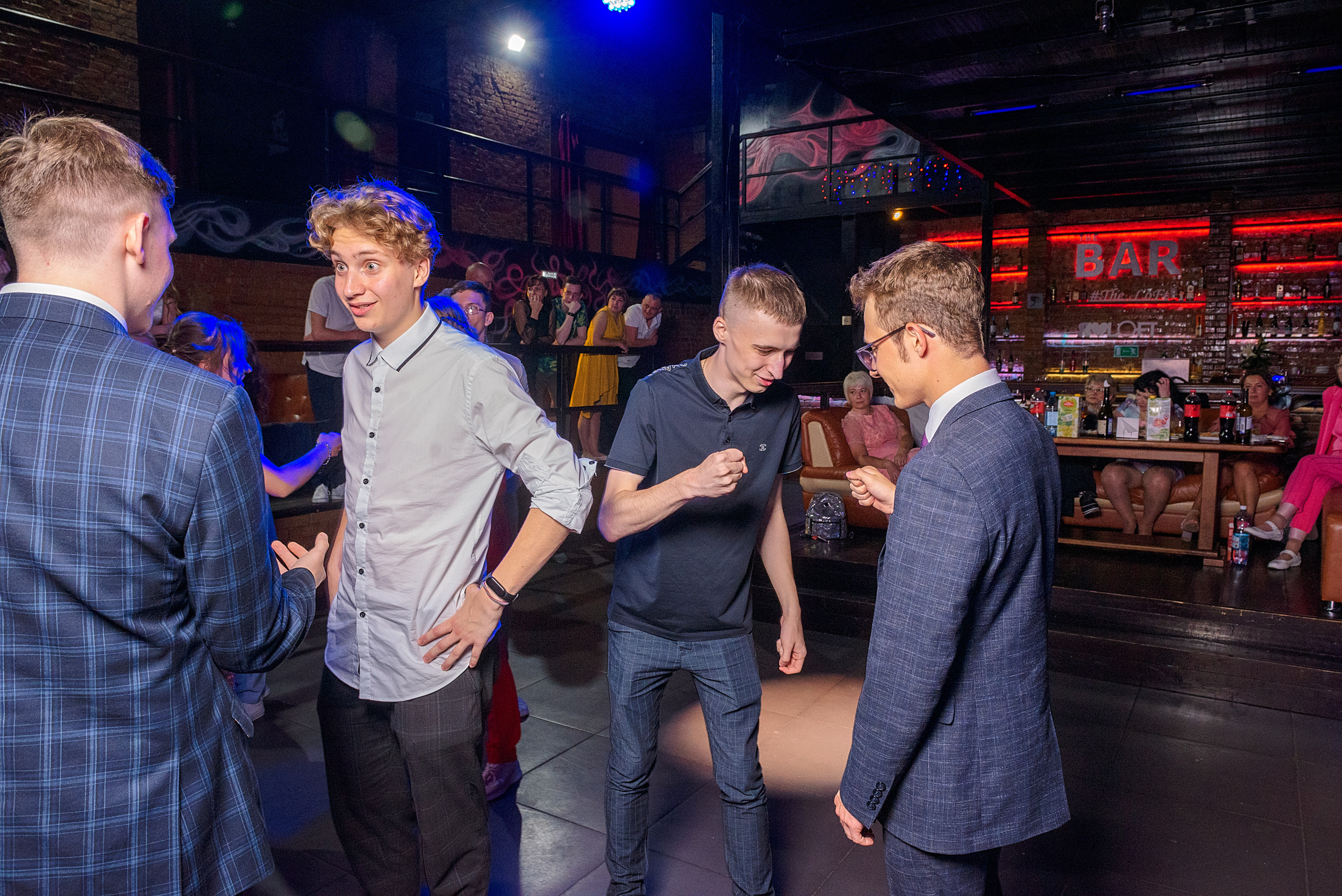 ВЫПУСКНОЙ 11А шк106. Семейный, свадебный, школьный фотограф в Железногорске Целуев Андрей