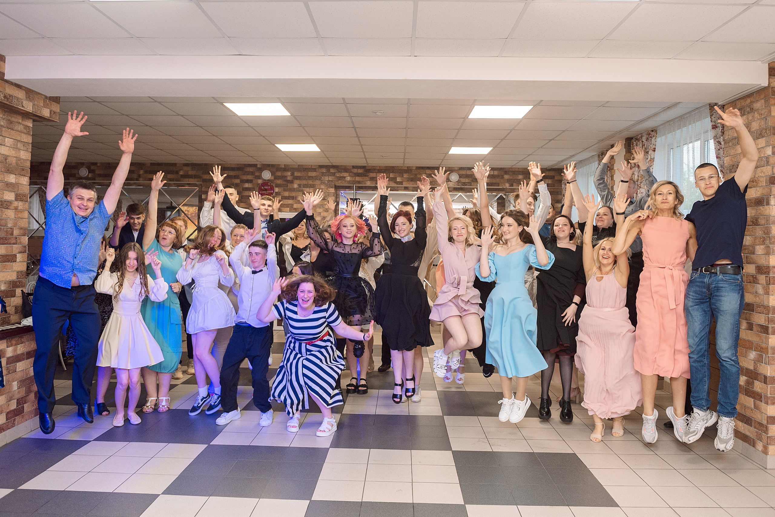 ВЫПУСКНОЙ 9кл. гимназия 91. Семейный, свадебный, школьный фотограф в Железногорске Целуев Андрей