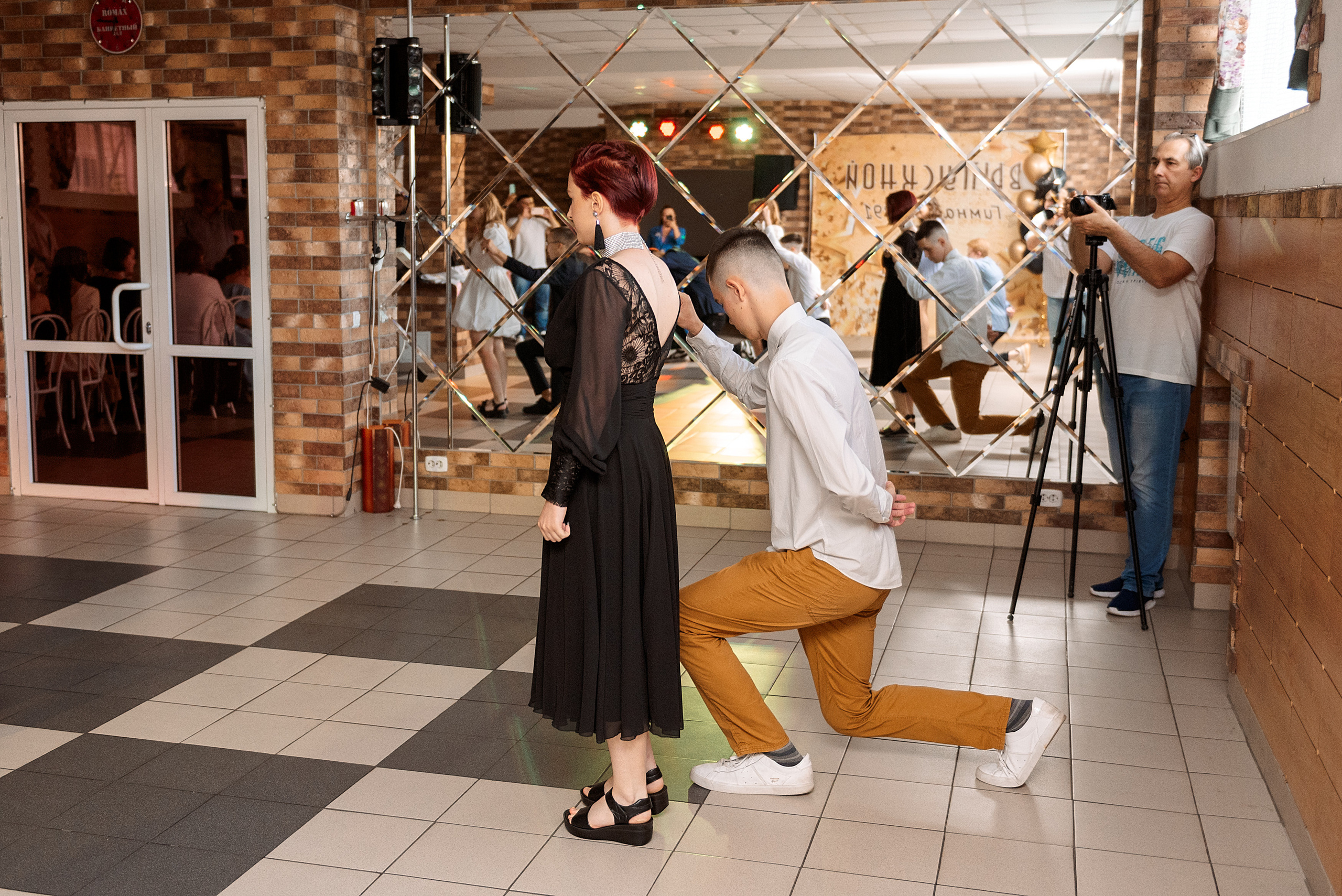 ВЫПУСКНОЙ 9кл. гимназия 91. Семейный, свадебный, школьный фотограф в Железногорске Целуев Андрей