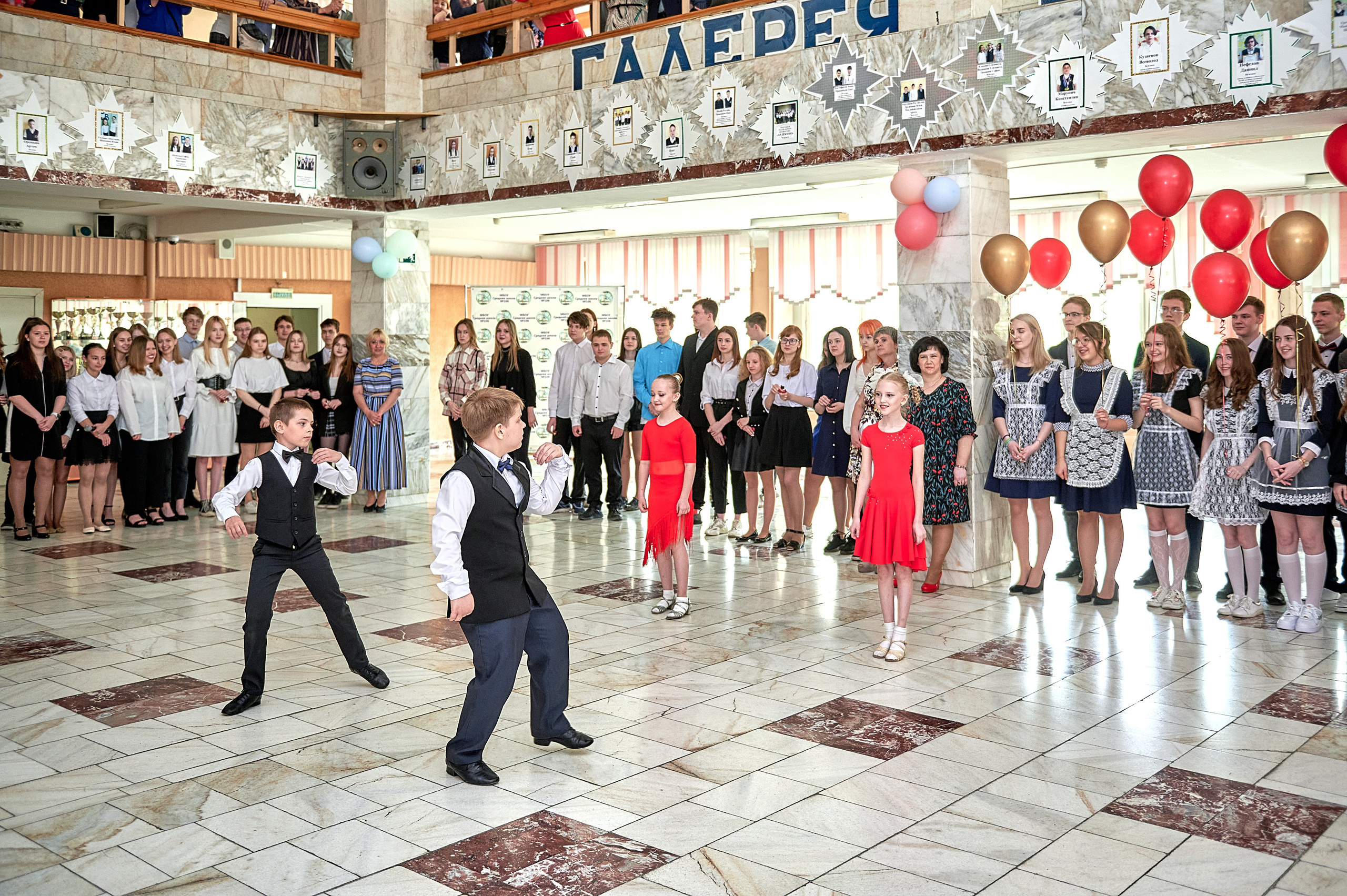 Последний звонок шк. 106 2022. Семейный, свадебный, школьный фотограф в Железногорске Целуев Андрей